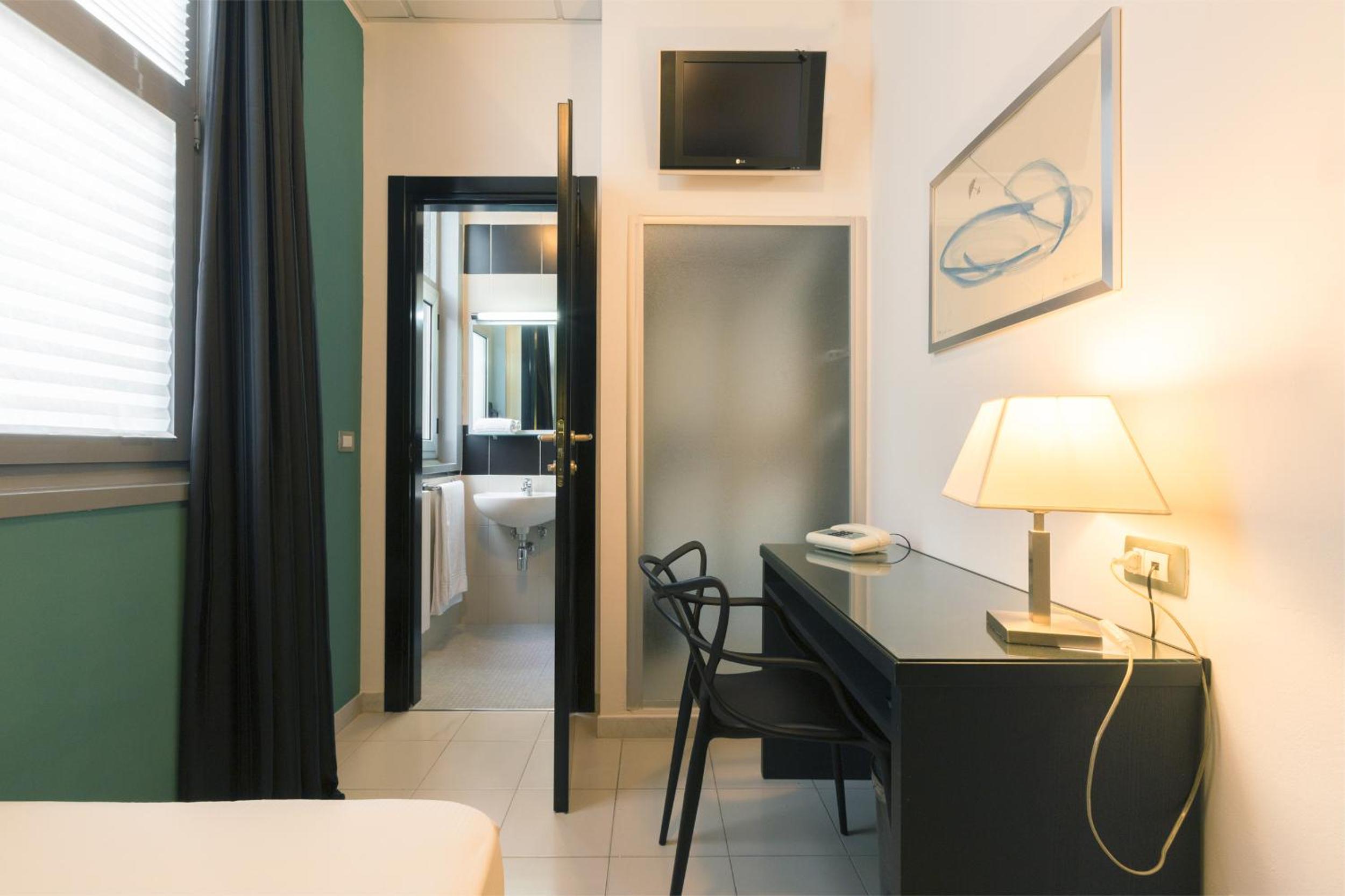 Single Room photo 3