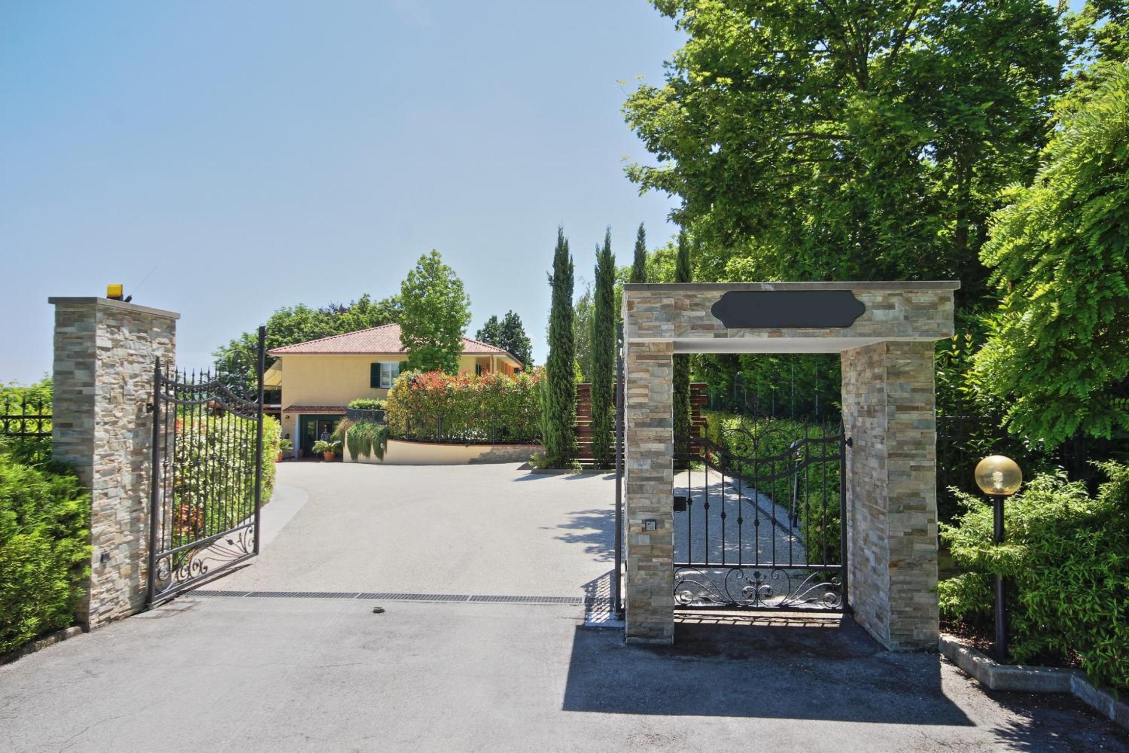 Villa with Private Pool photo 3