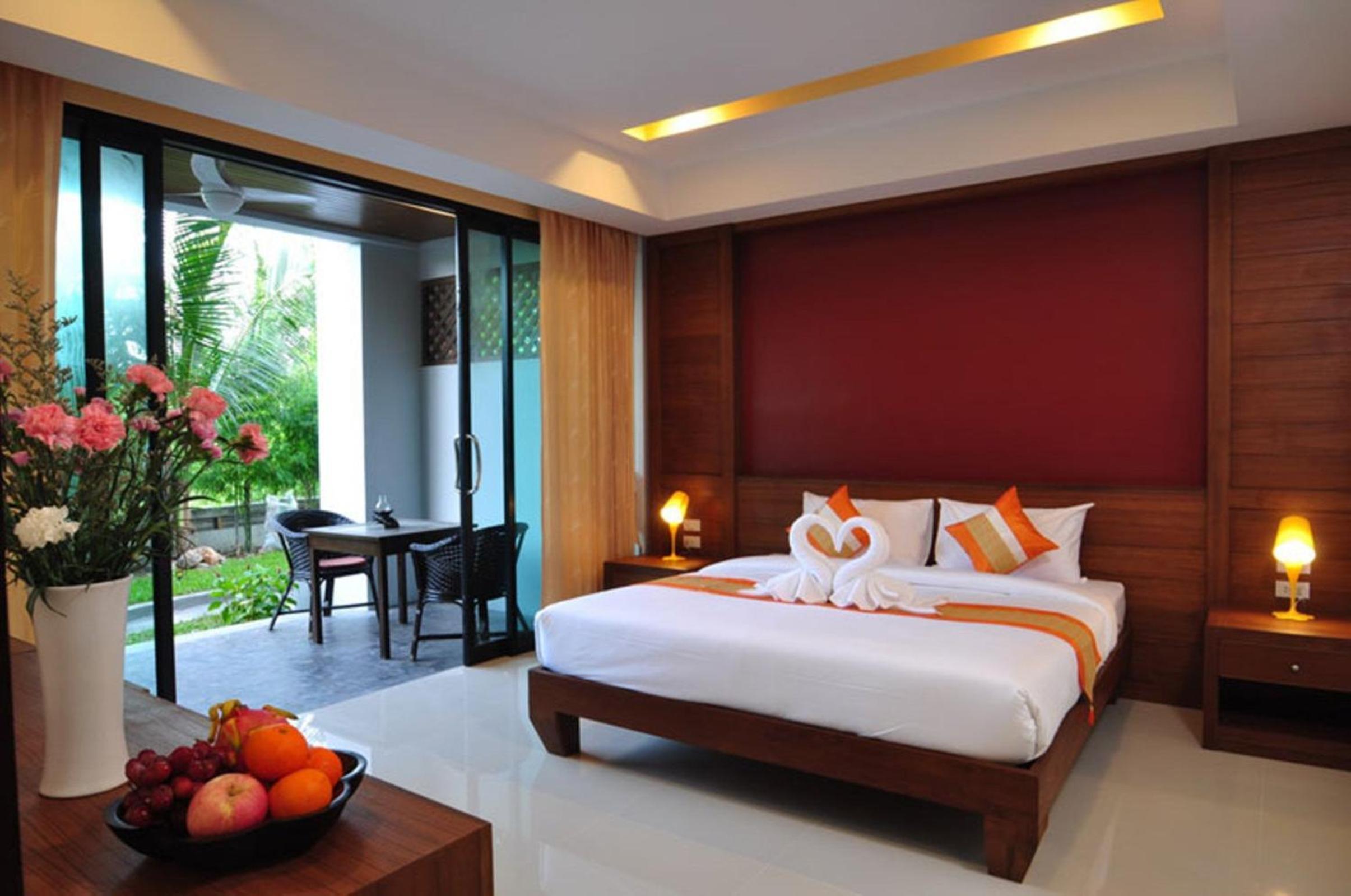 Suite - Photo 1