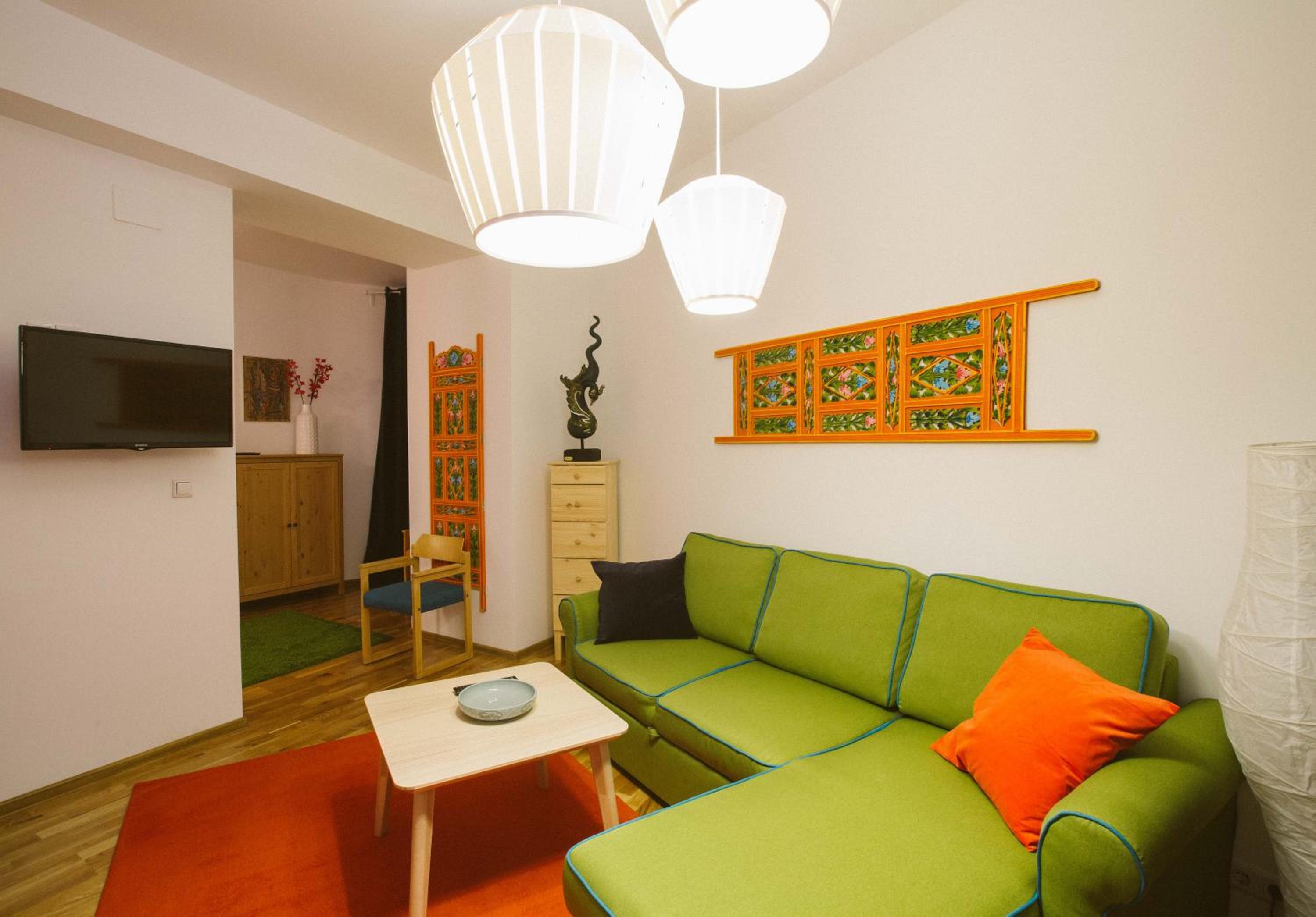 Studio Apartment - Photo 1