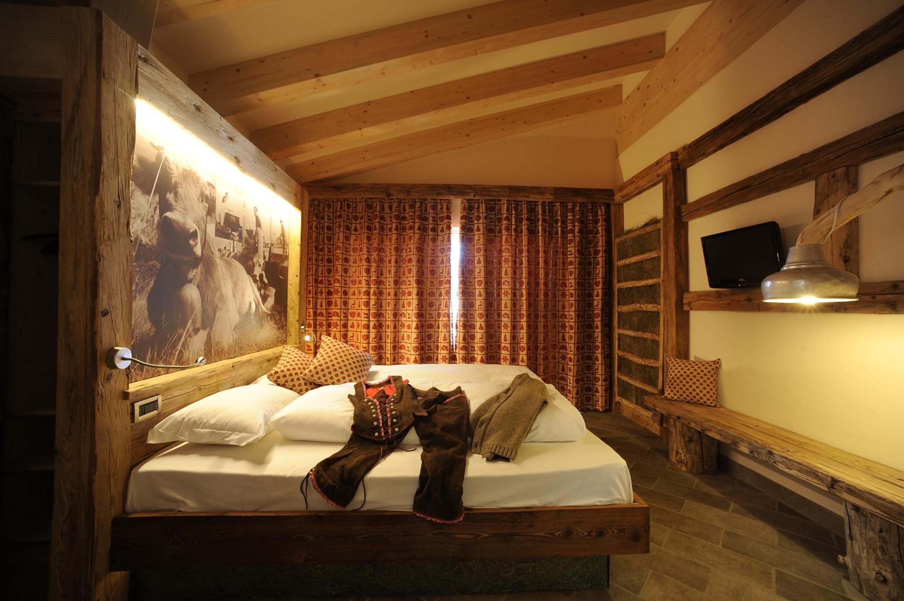 Suite with Mountain View