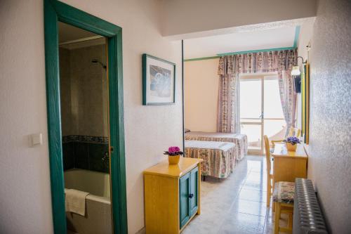 Twin Room with Sea View photo 2