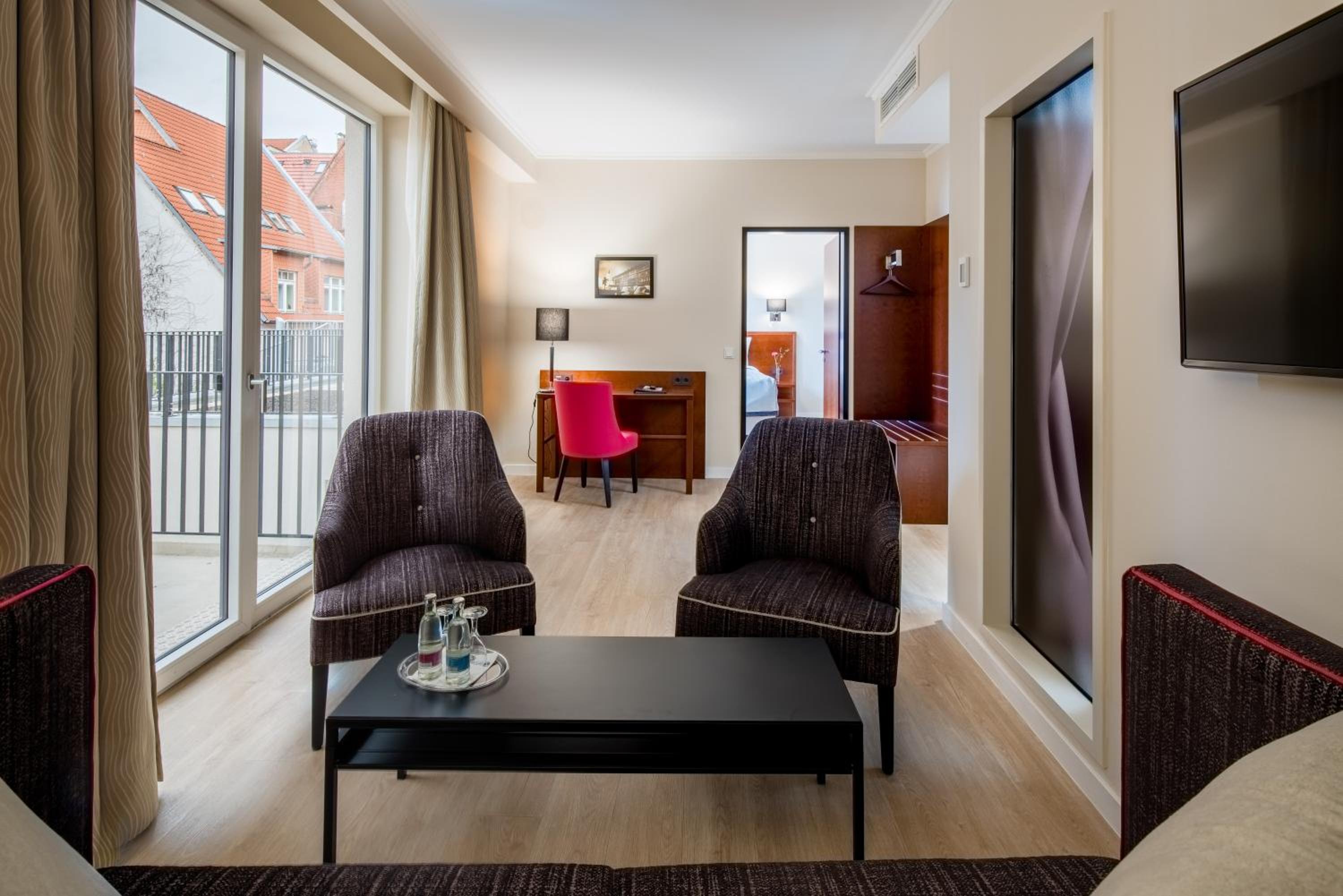 Suite with Double Bed and Sofa Bed - Annex - Photo 2