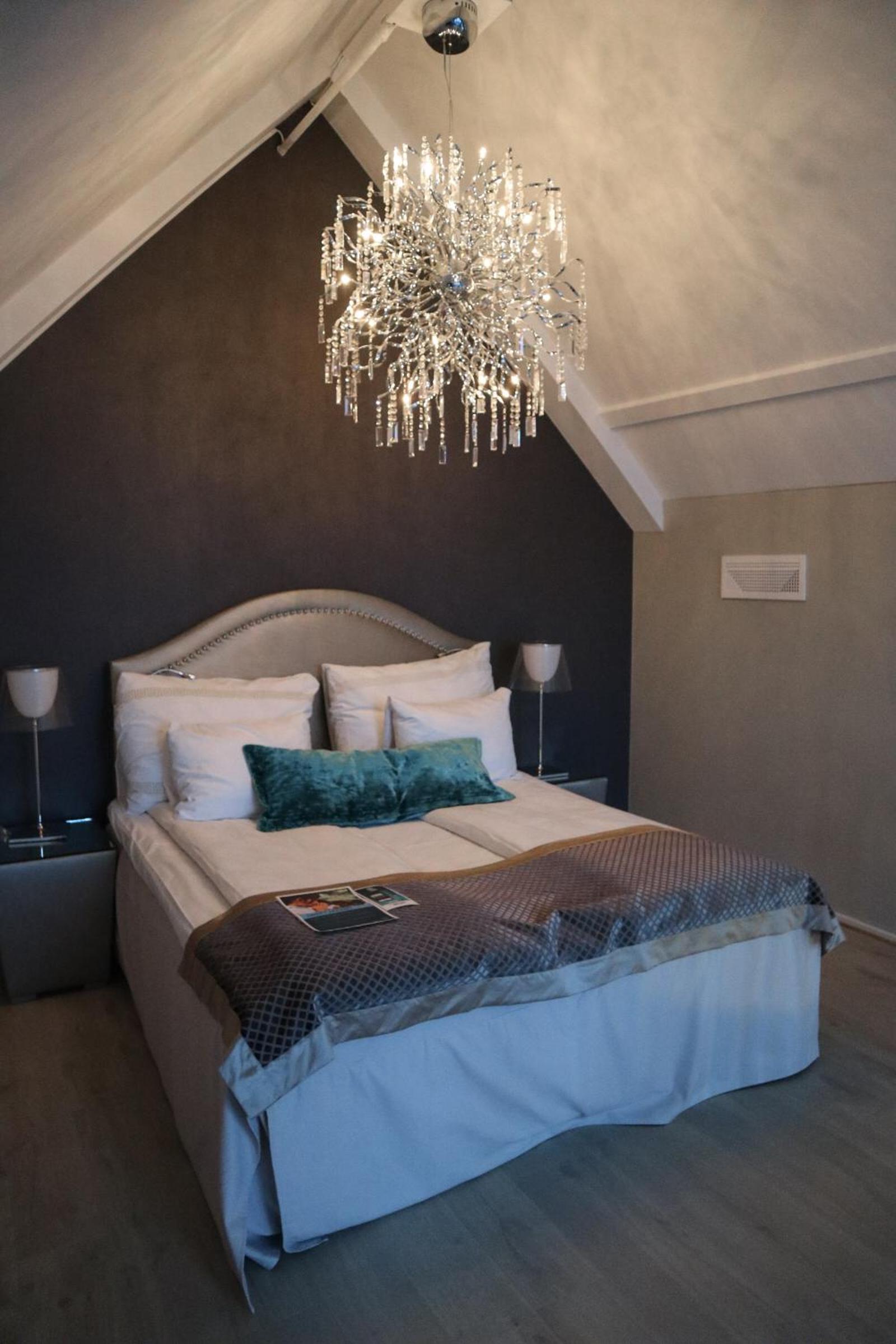 Suite - Photo 1