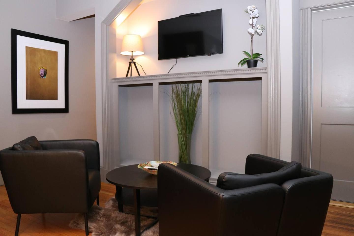 One-Bedroom Apartment - Photo 11