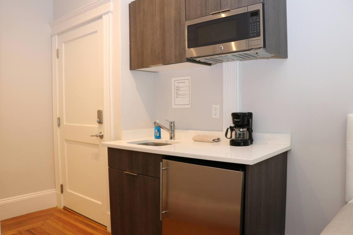 One-Bedroom Apartment - Photo 18