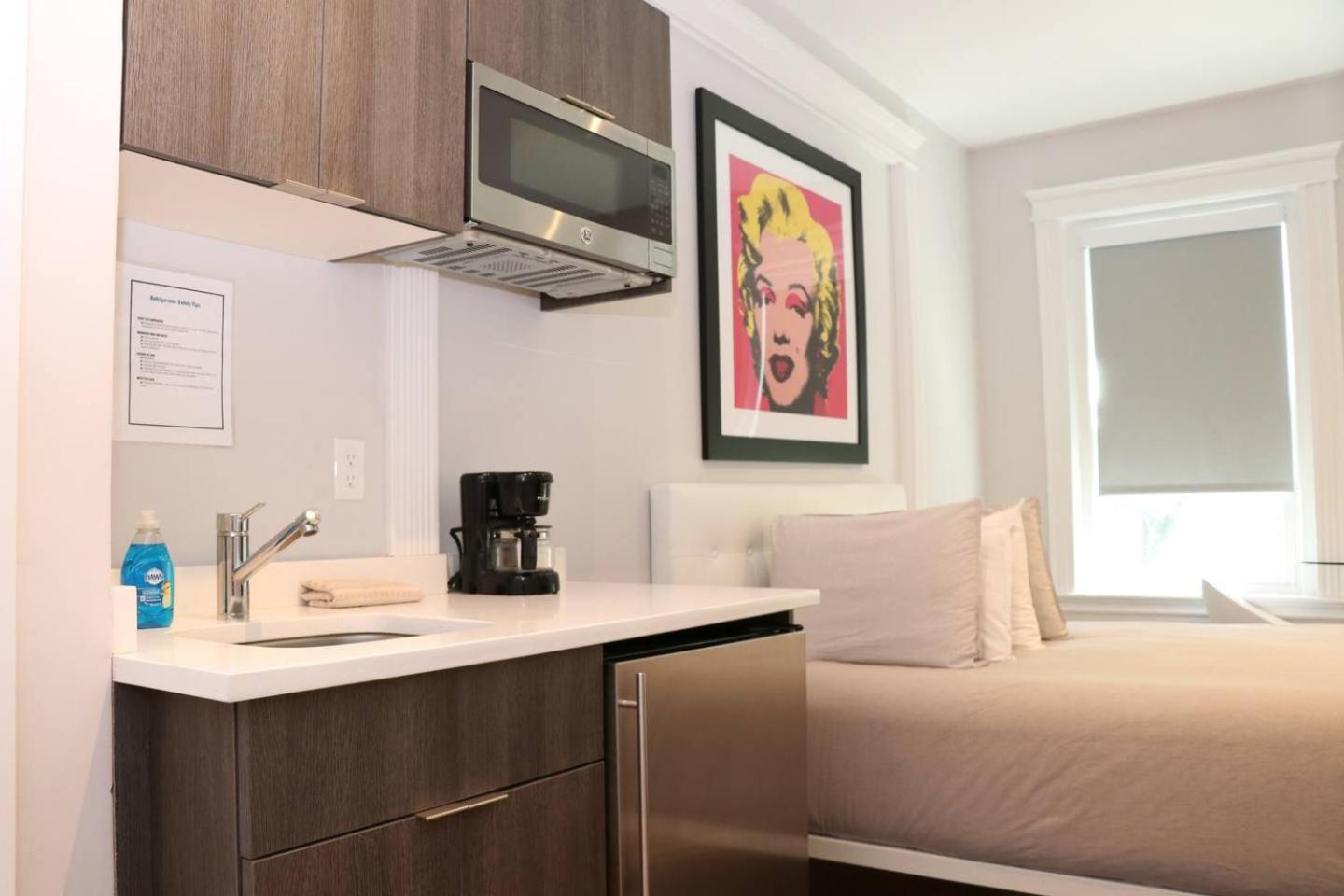 One-Bedroom Apartment - Photo 15