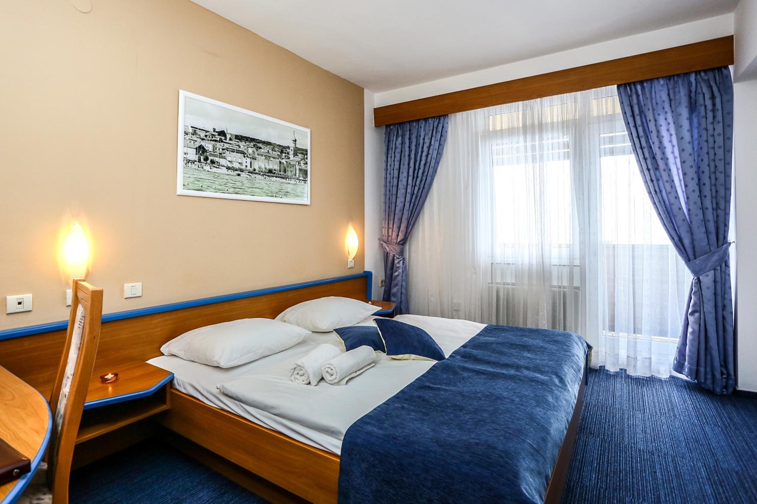 Doppelzimmer mit Balkon und Meerblick