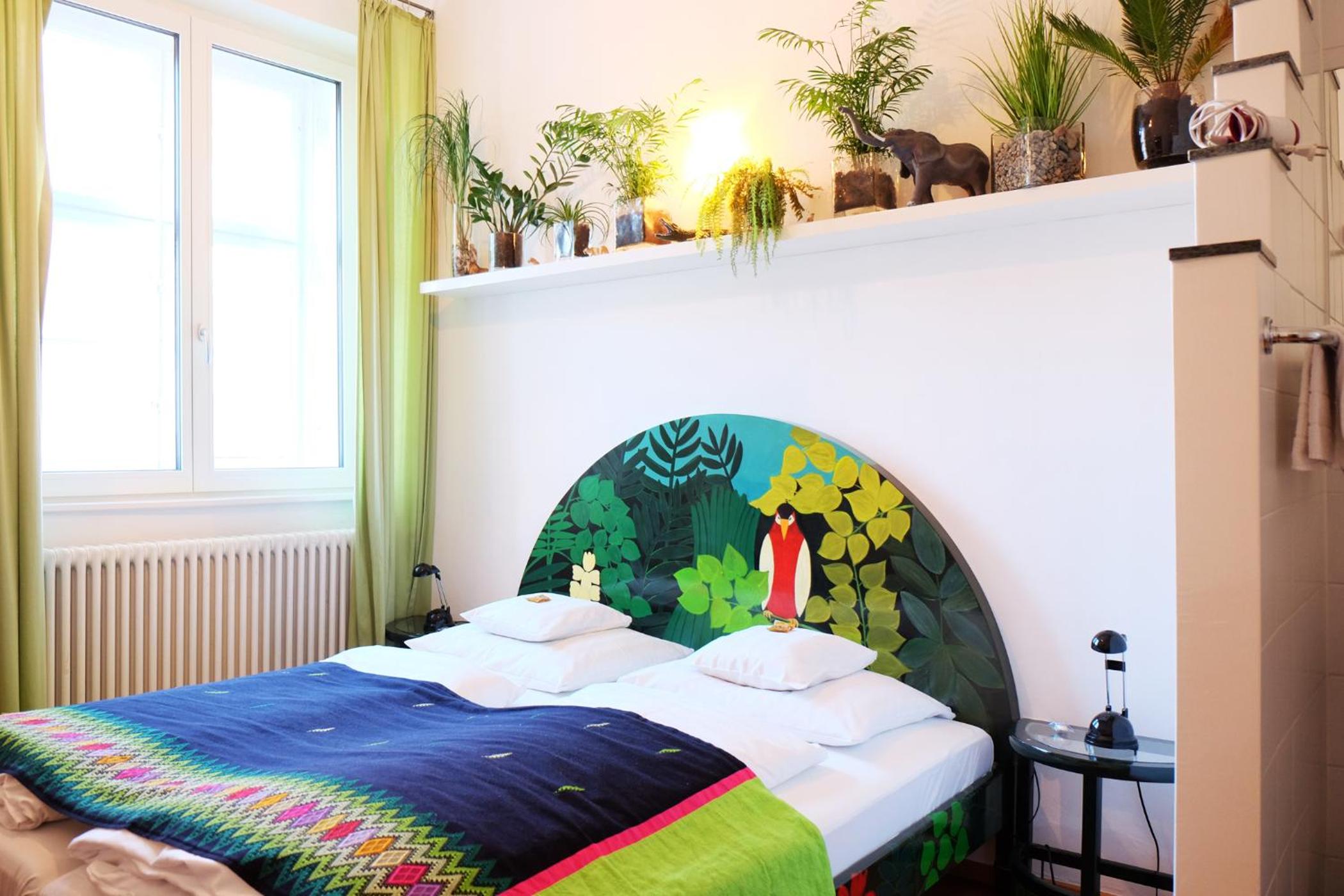 Standard Theme Room  - Photo 15