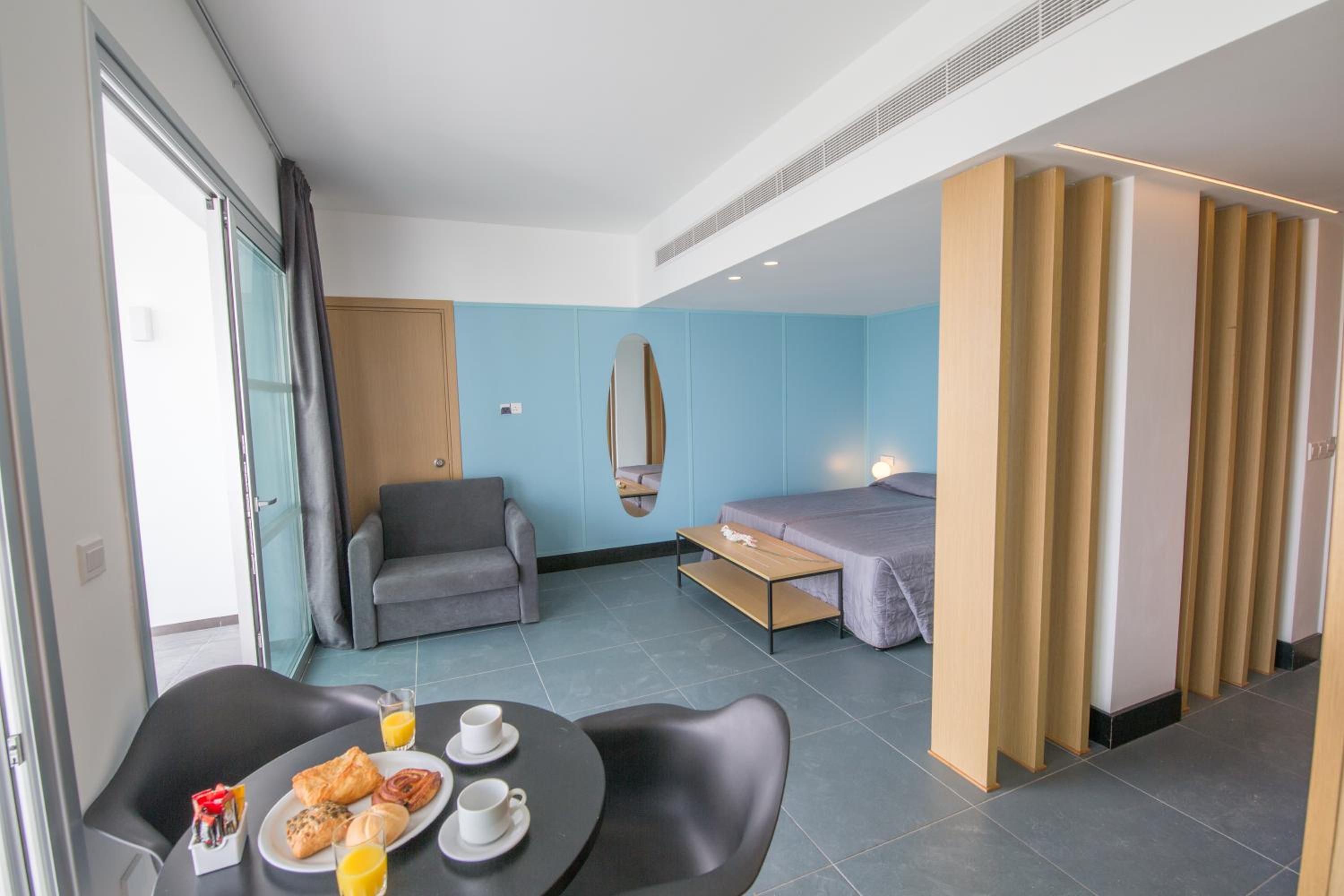 Superior Studio (2 Adults + 1 Child)