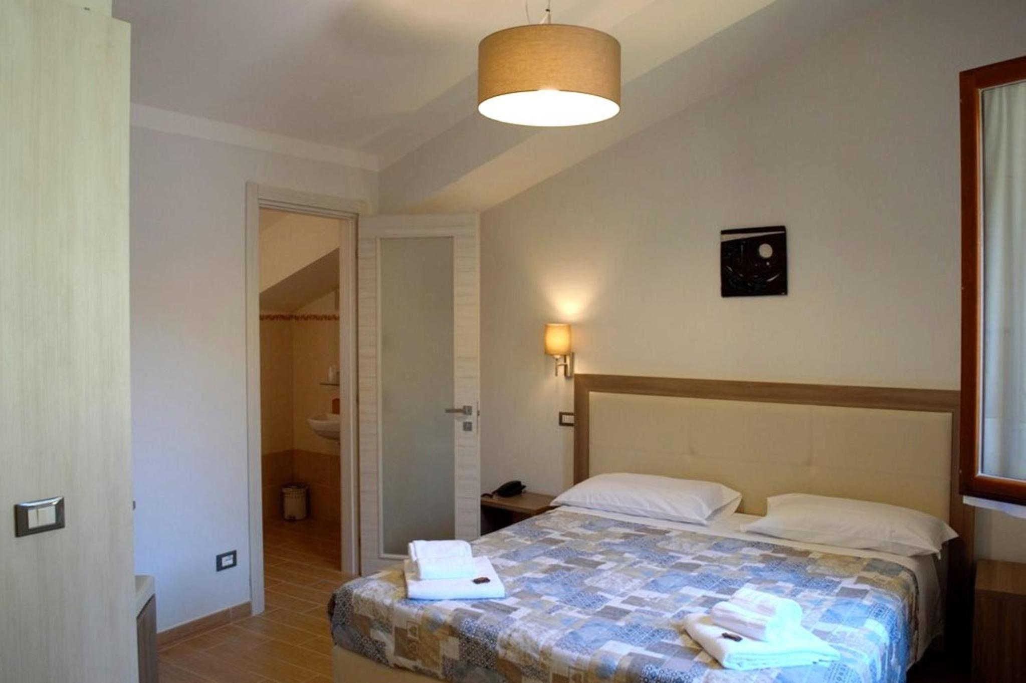 Deluxe Room - Photo 3