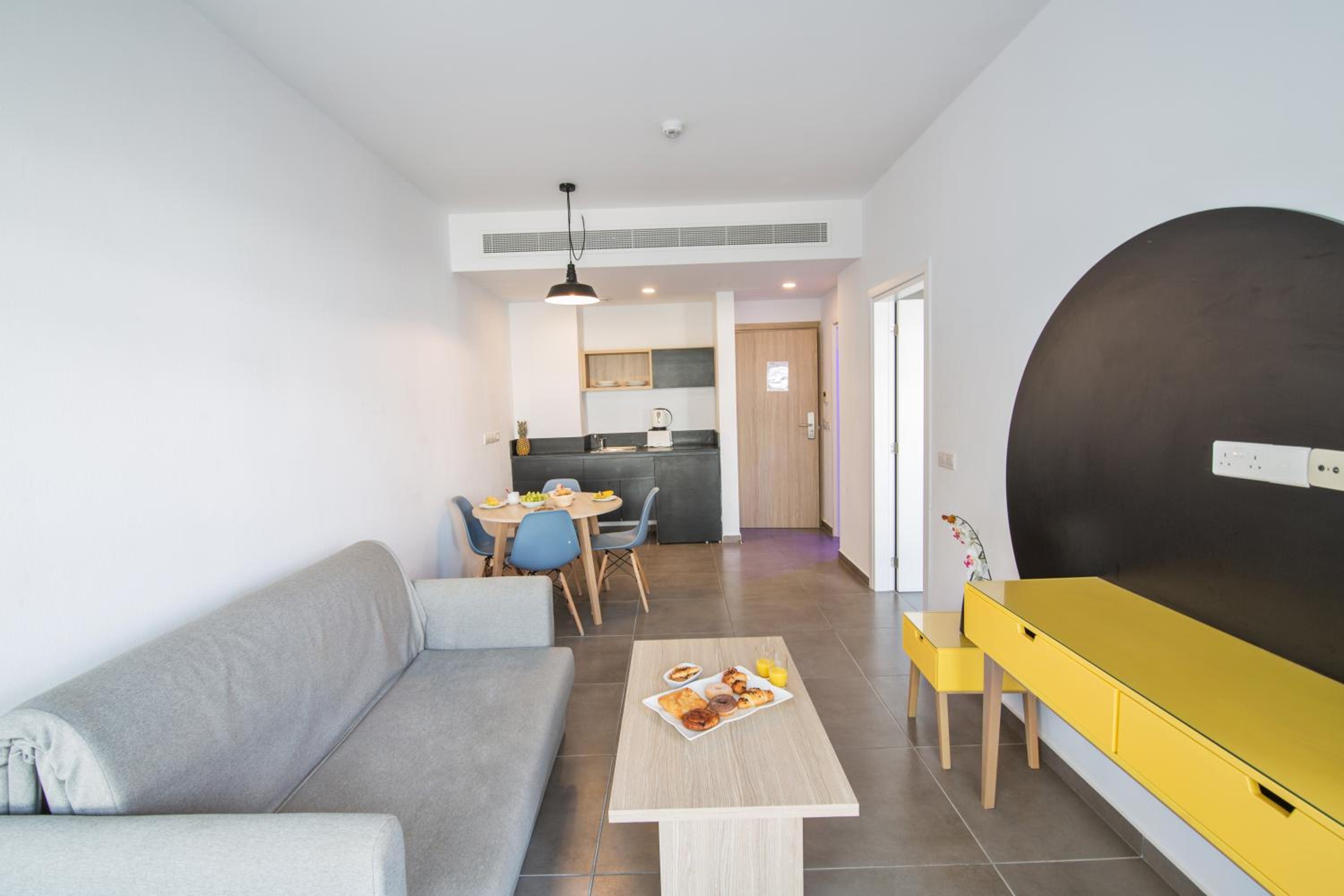 Deluxe One - Bedroom Apartment