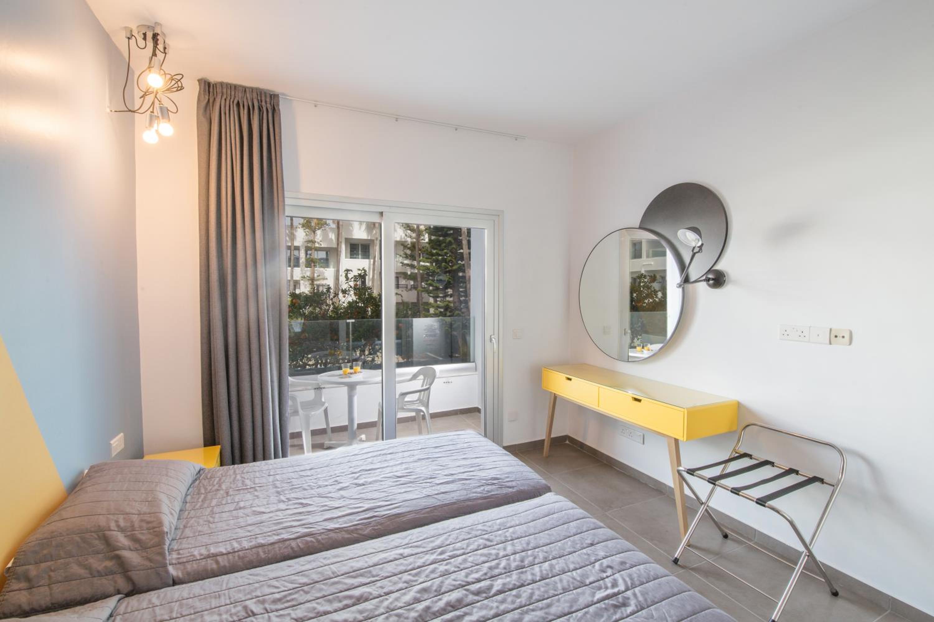 Deluxe One - Bedroom Apartment (2 Adults + 2 Children) photo 2