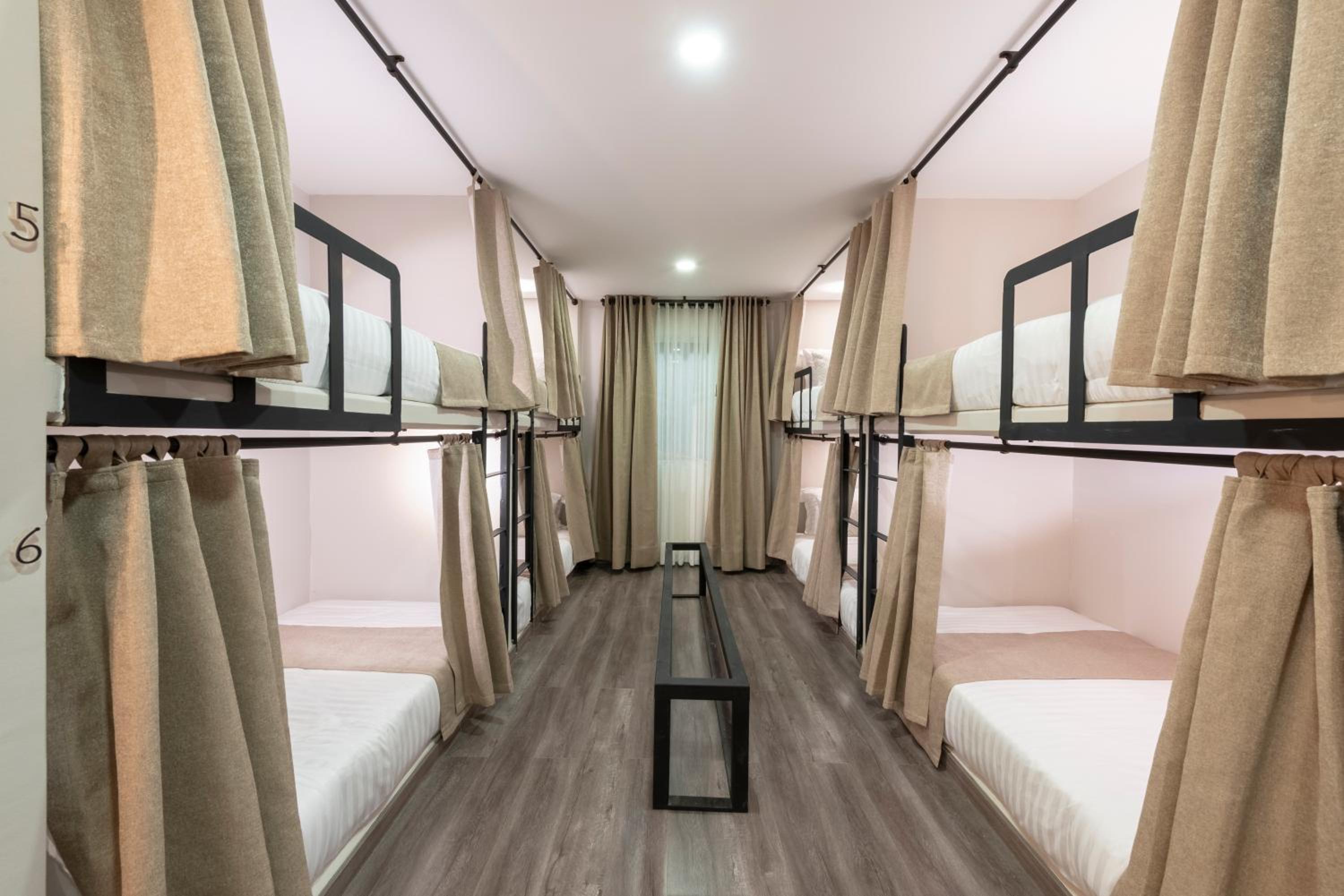 Bed in 8-Bed Mixed Dormitory Room photo 1