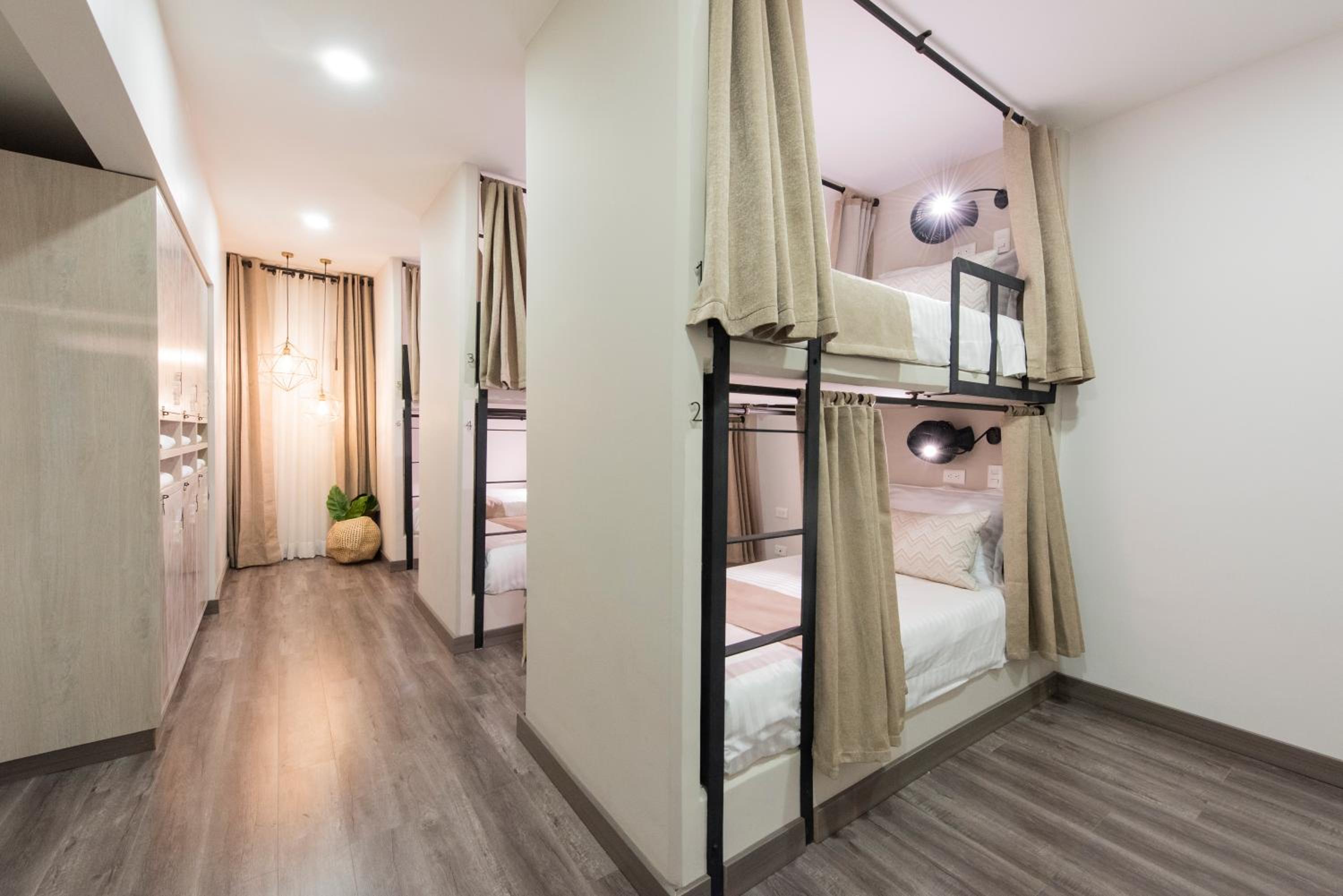 Bed in 6-Bed Female Dormitory Room photo 3