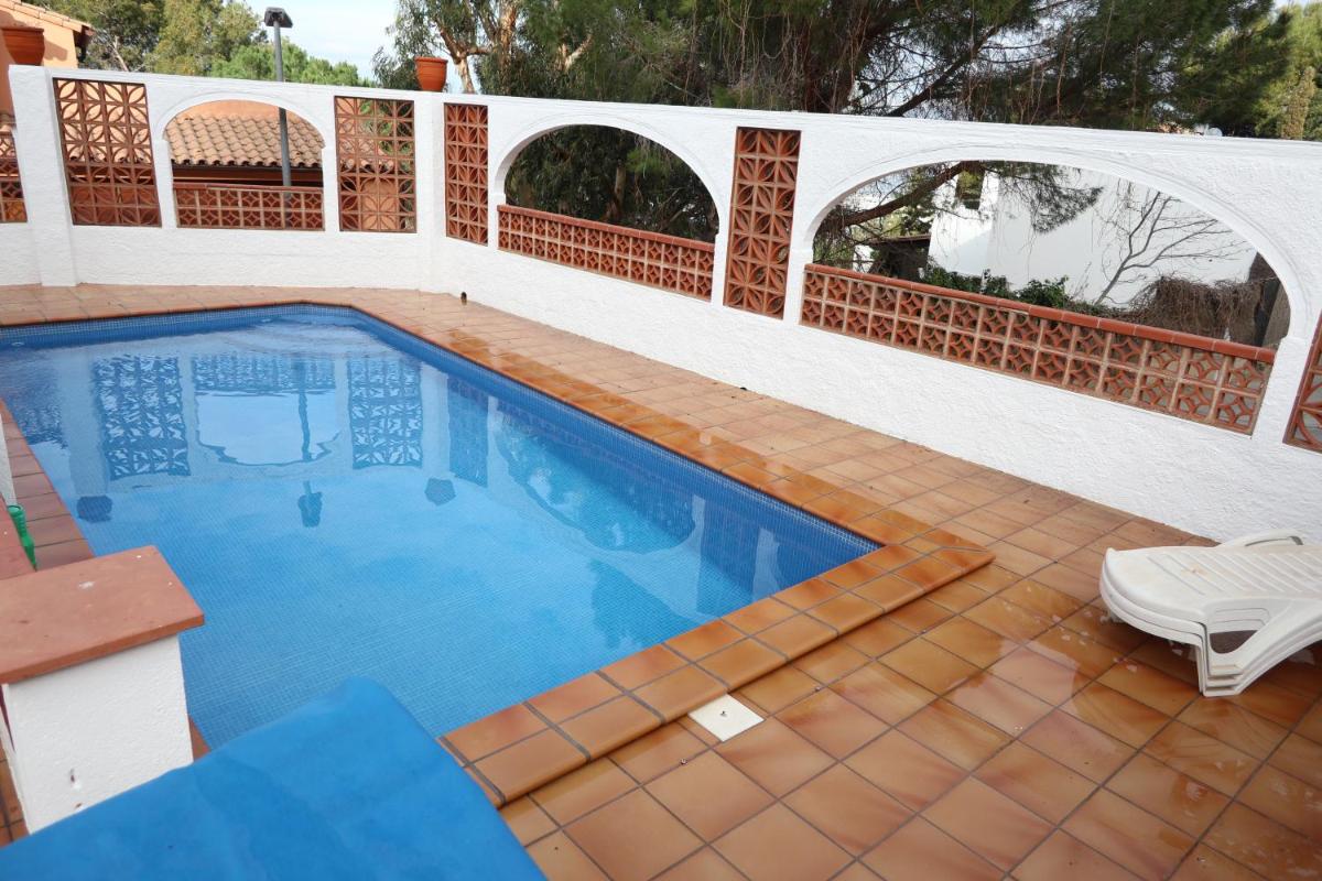 Apartment with Pool View 