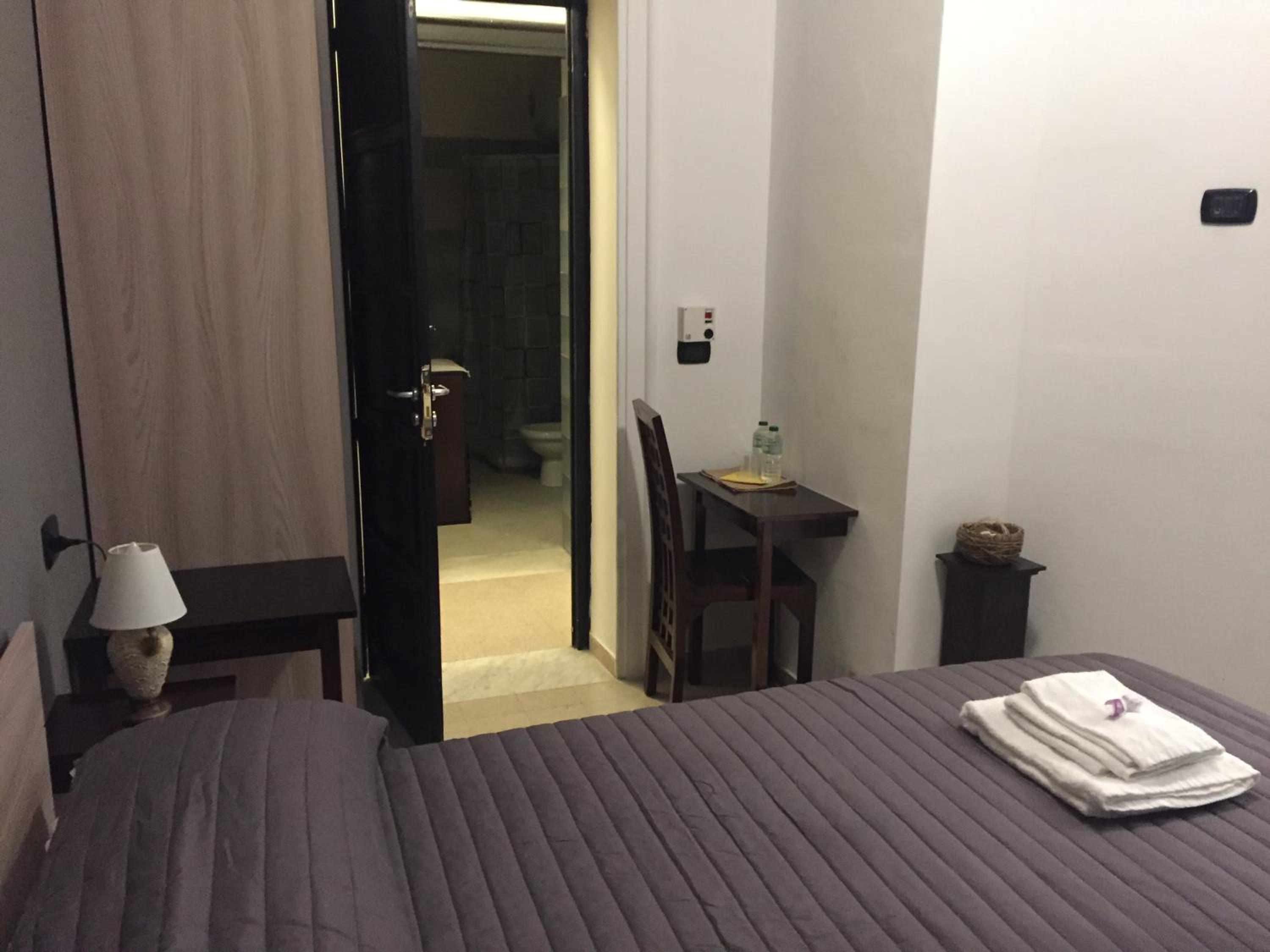 Deluxe Room - Photo 6
