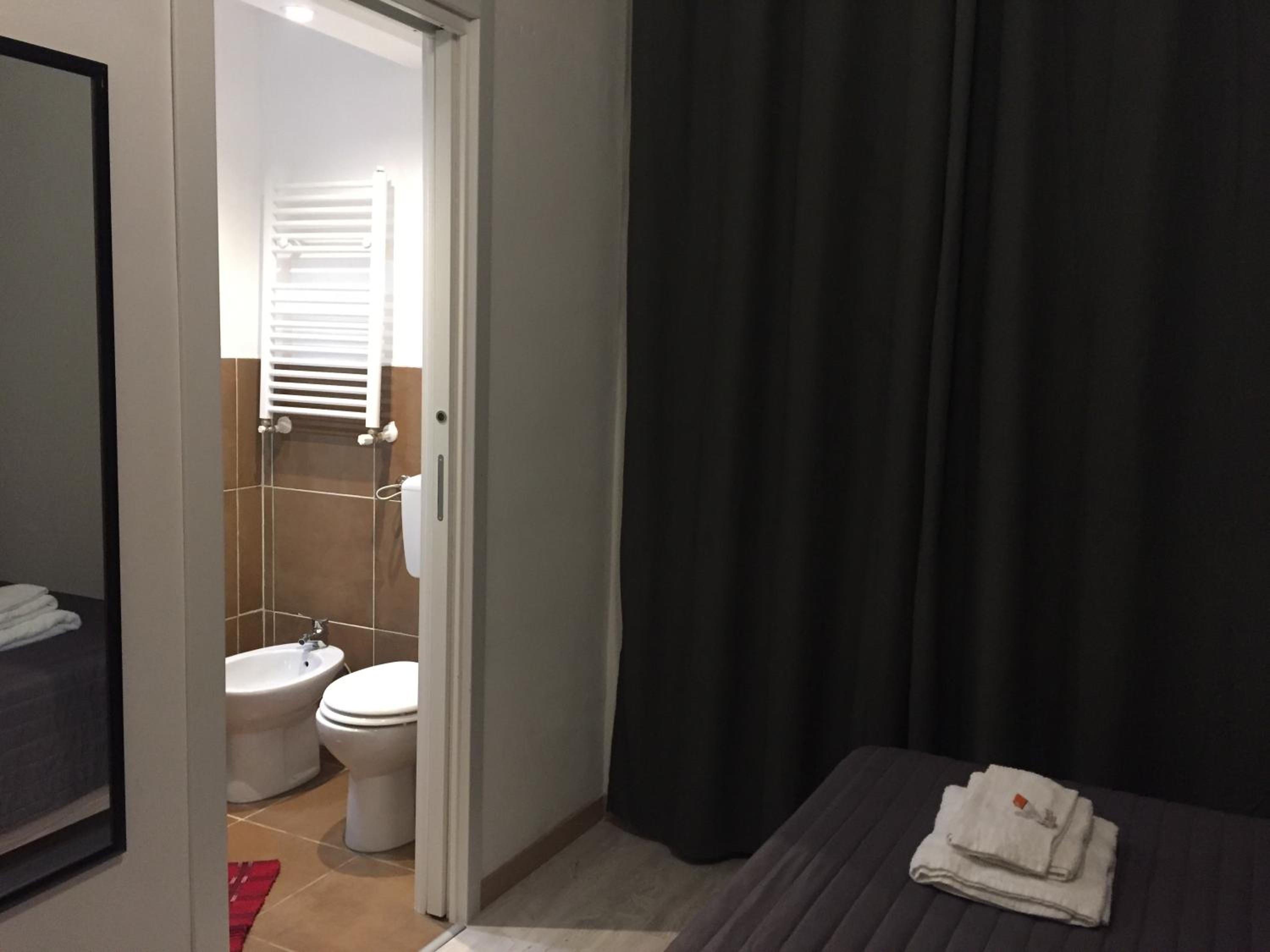 Deluxe Room - Photo 5