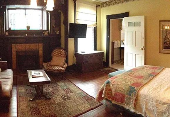 The O'Neill (Premium / 1st Floor, Vandiver Mansion) photo 1