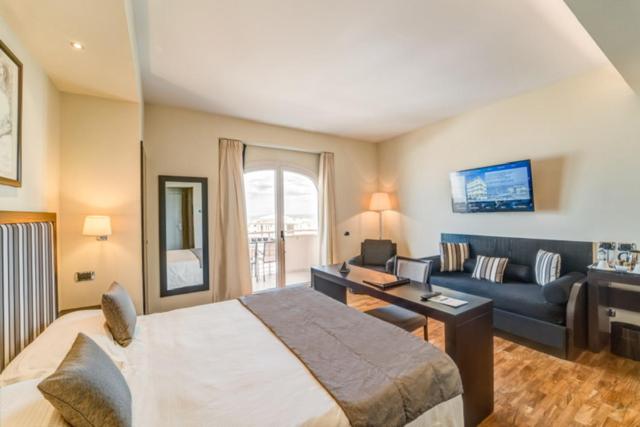 Deluxe Double or Twin Room with Sea View