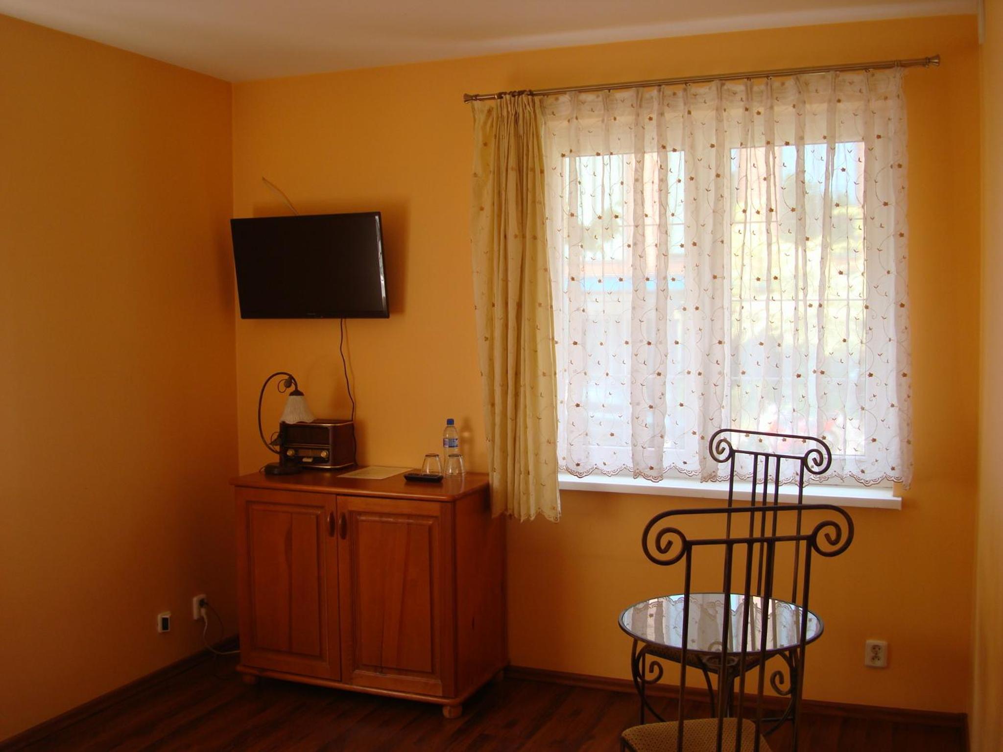 Twin Room - Photo 11