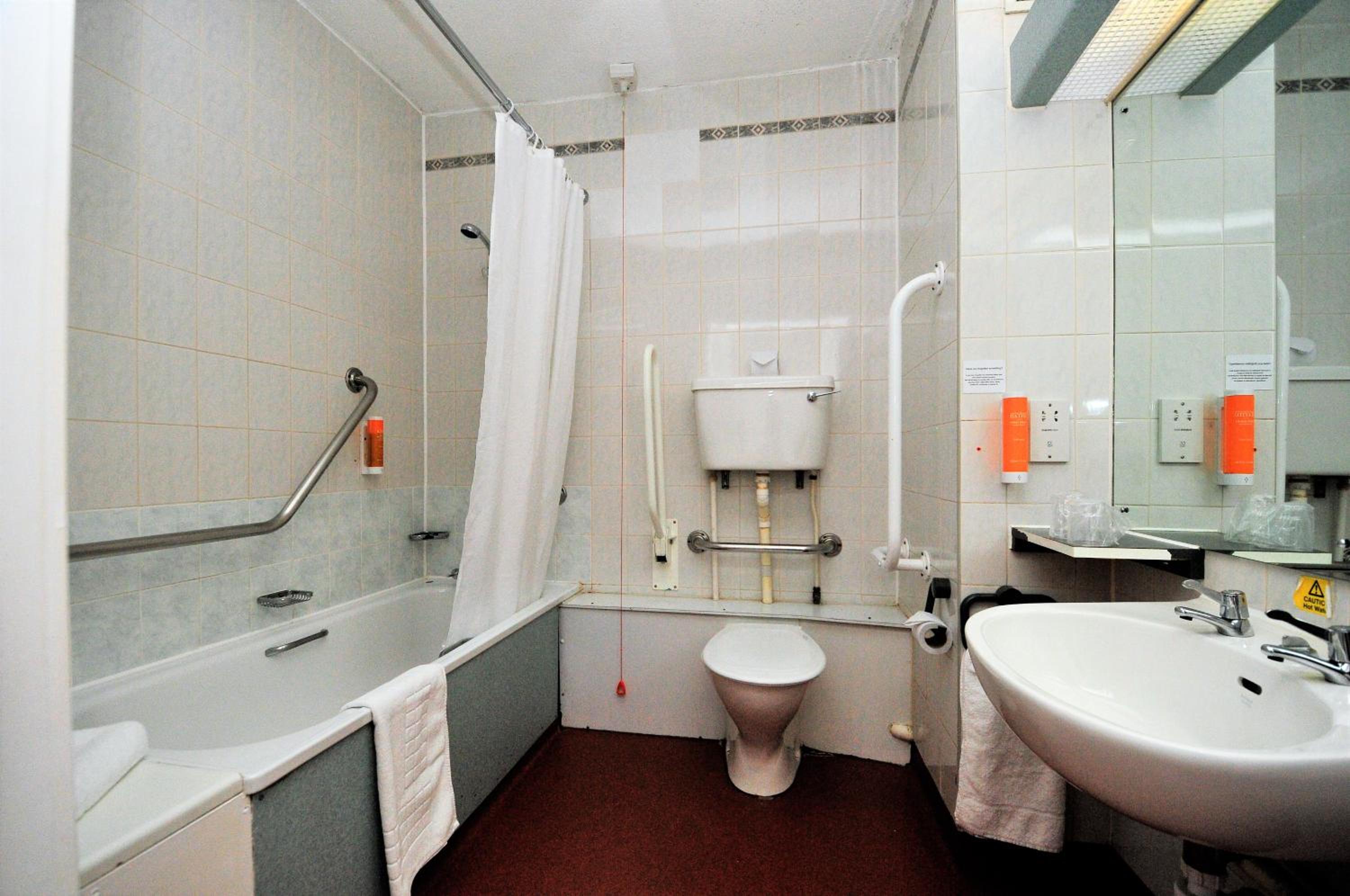 Twin Room - Mobility Access photo 2