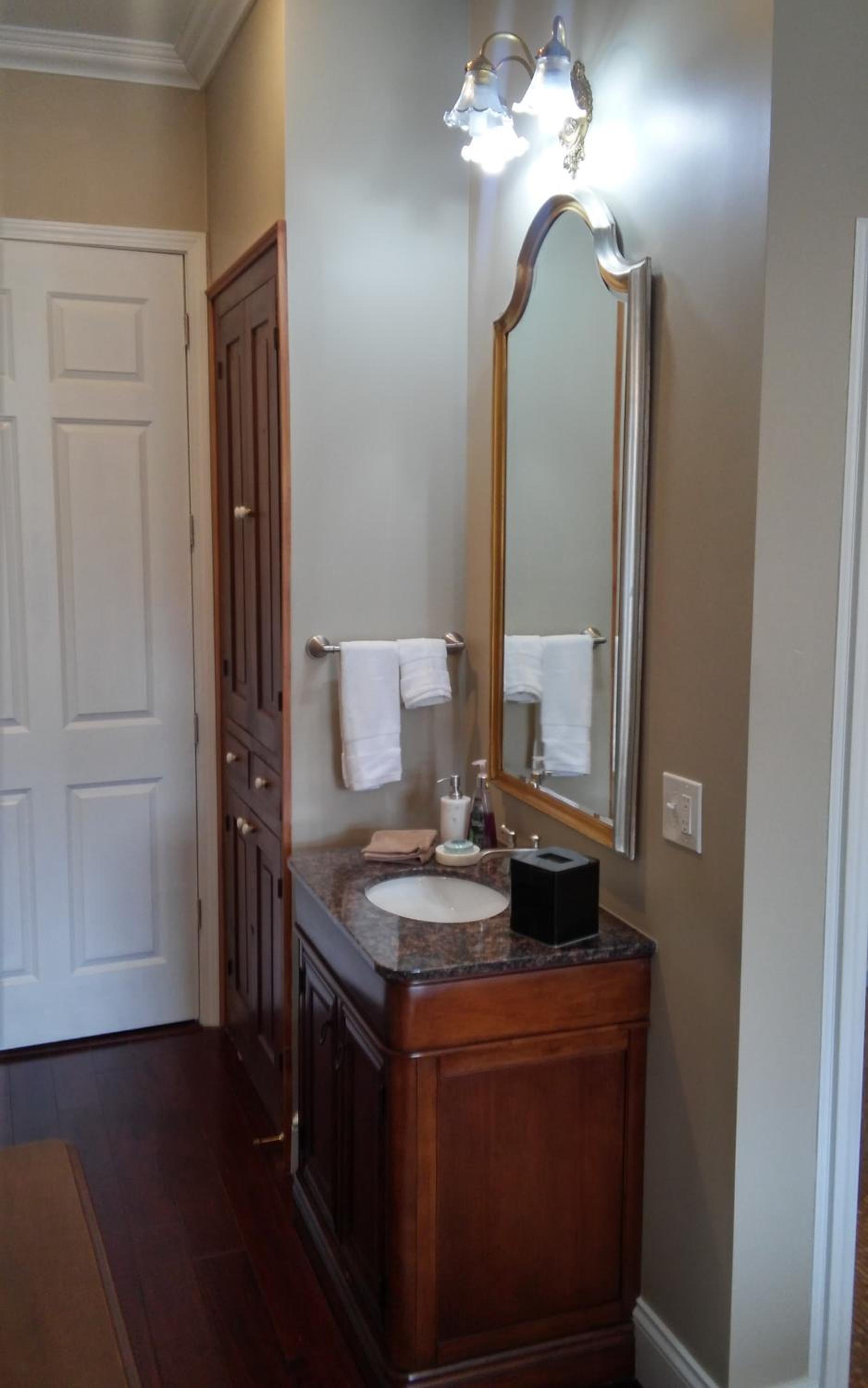 Suite with Hot Tub photo 3