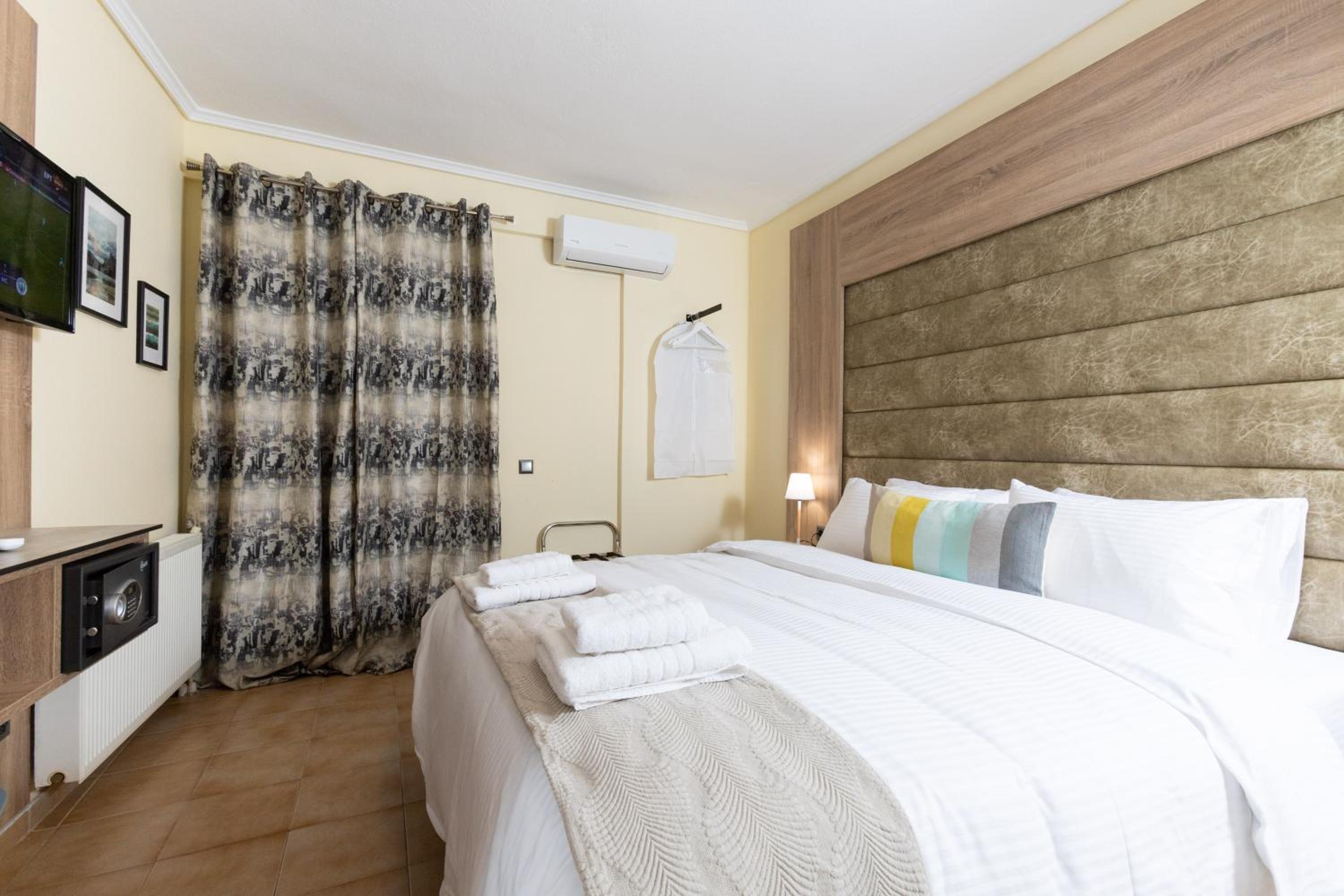 One-Bedroom Apartment - Photo 1