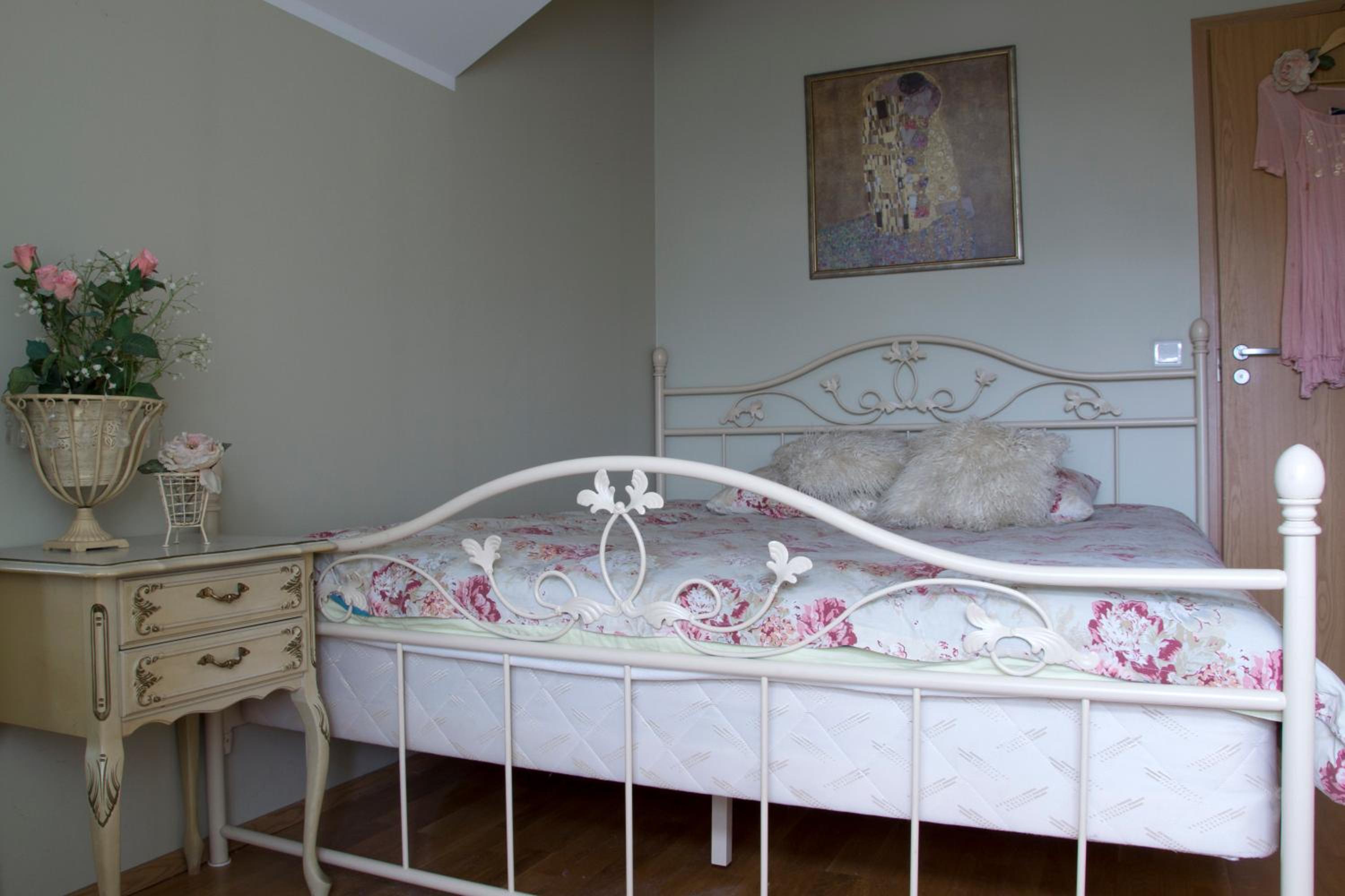 One-Bedroom Apartment - Photo 13