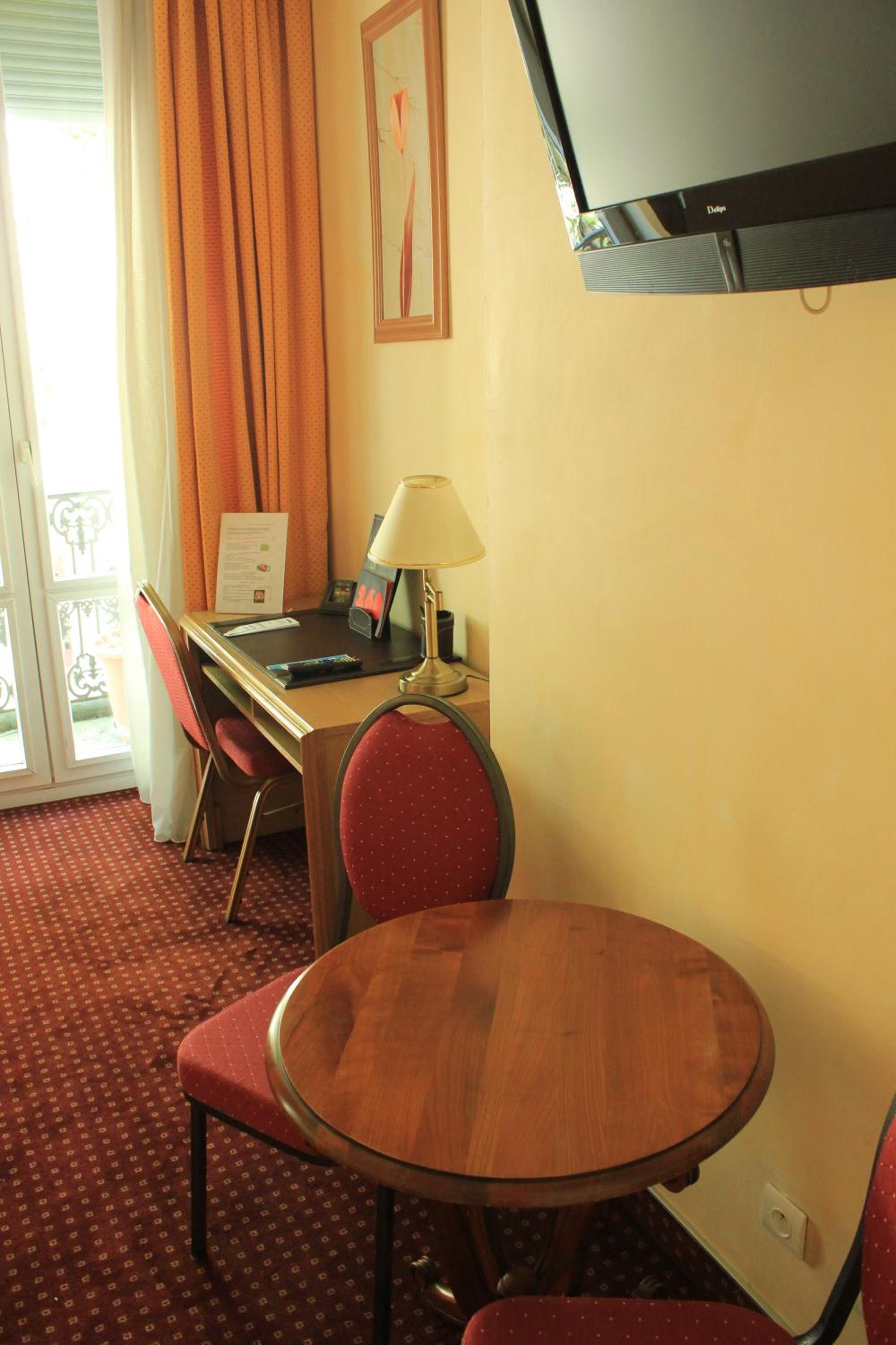Double or Twin Room - Photo 6