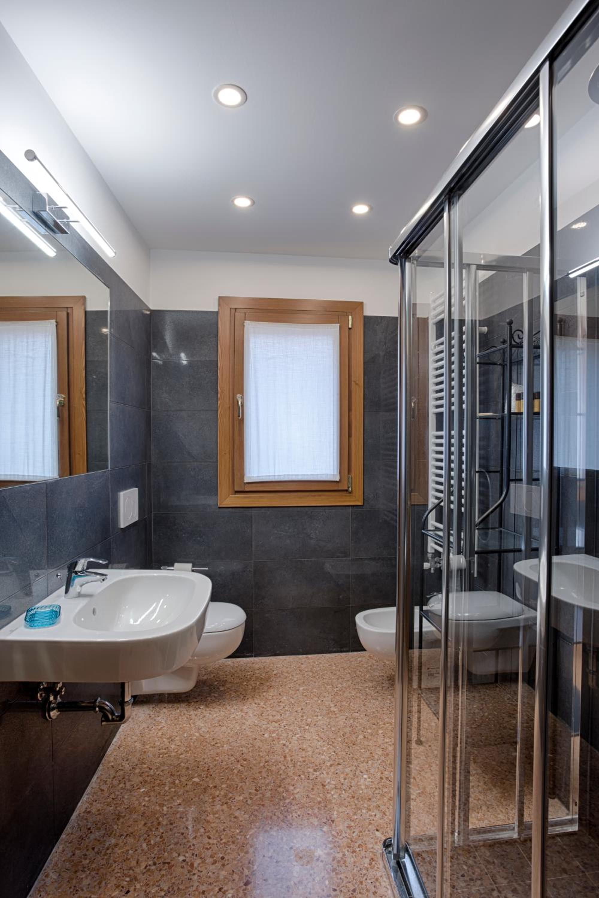 Standard Double Room with Shared Bathroom photo 3