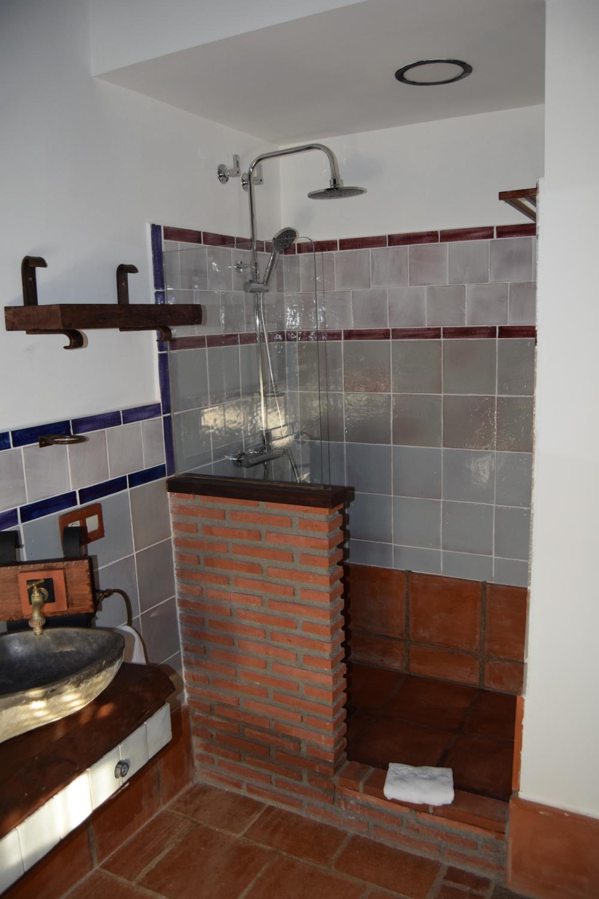 Large Double Room - Photo 4