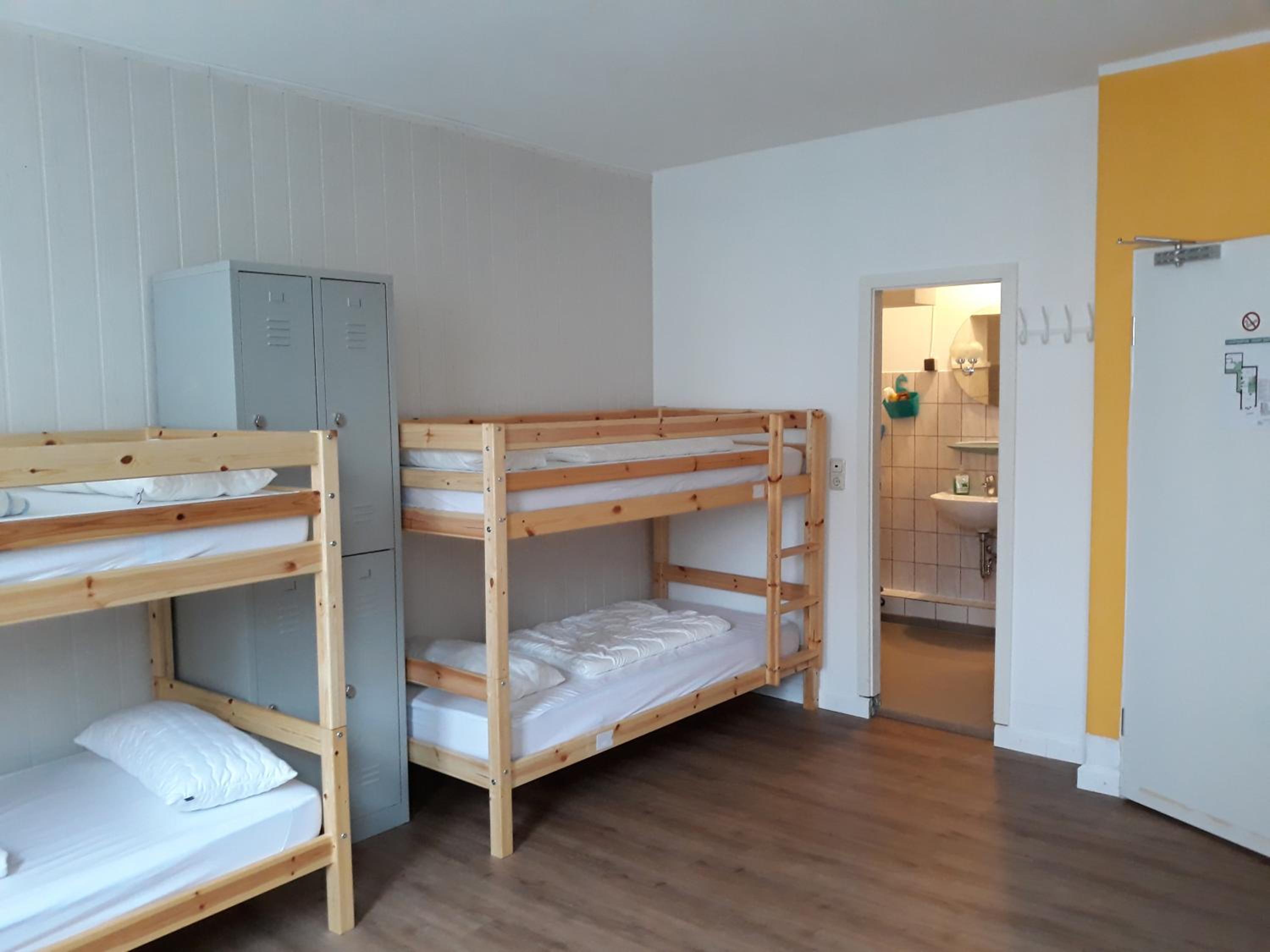 Bed in 8-Bed Mixed Dormitory Room photo 1
