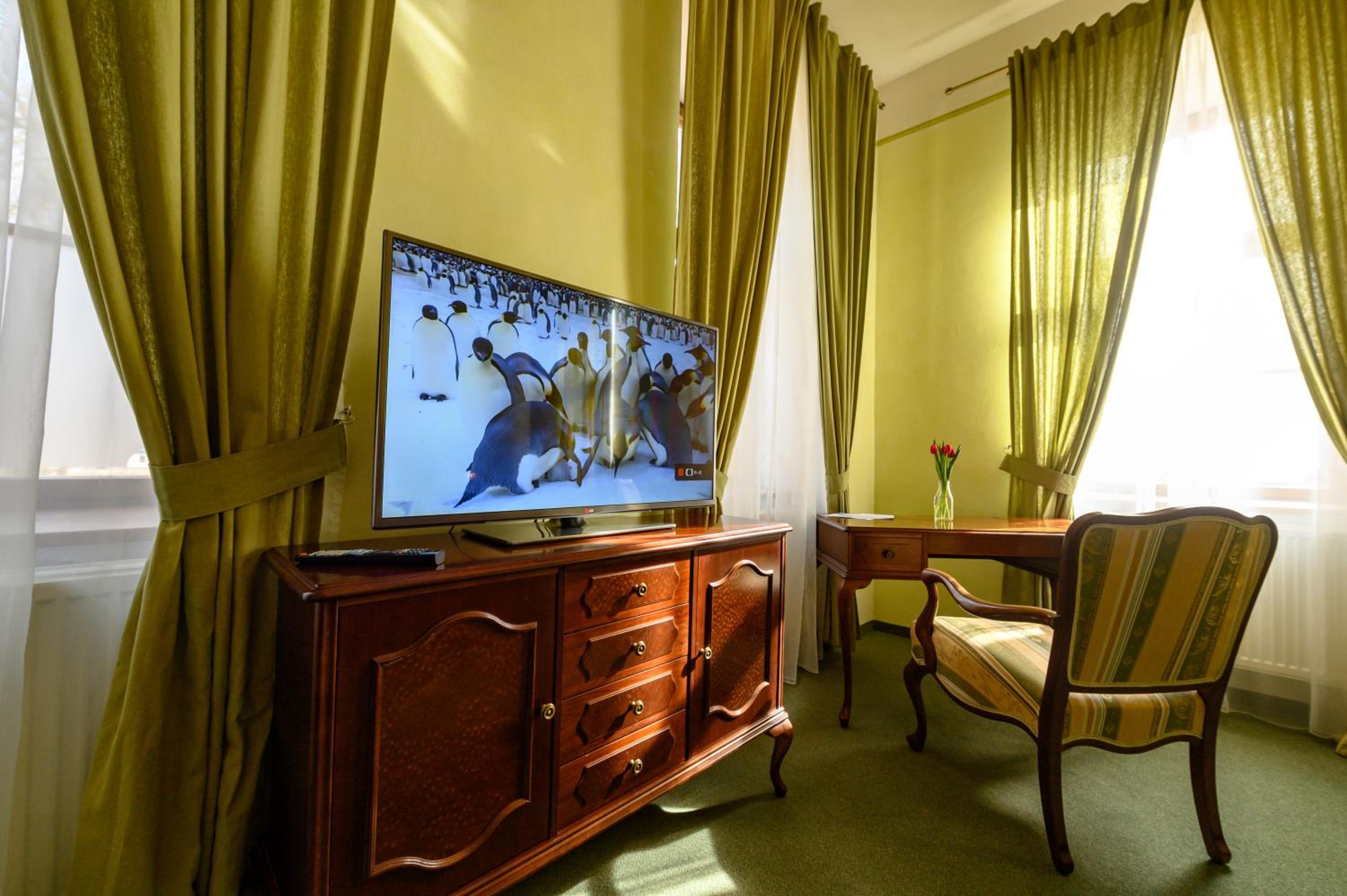 Deluxe Double Room with Shower photo 2