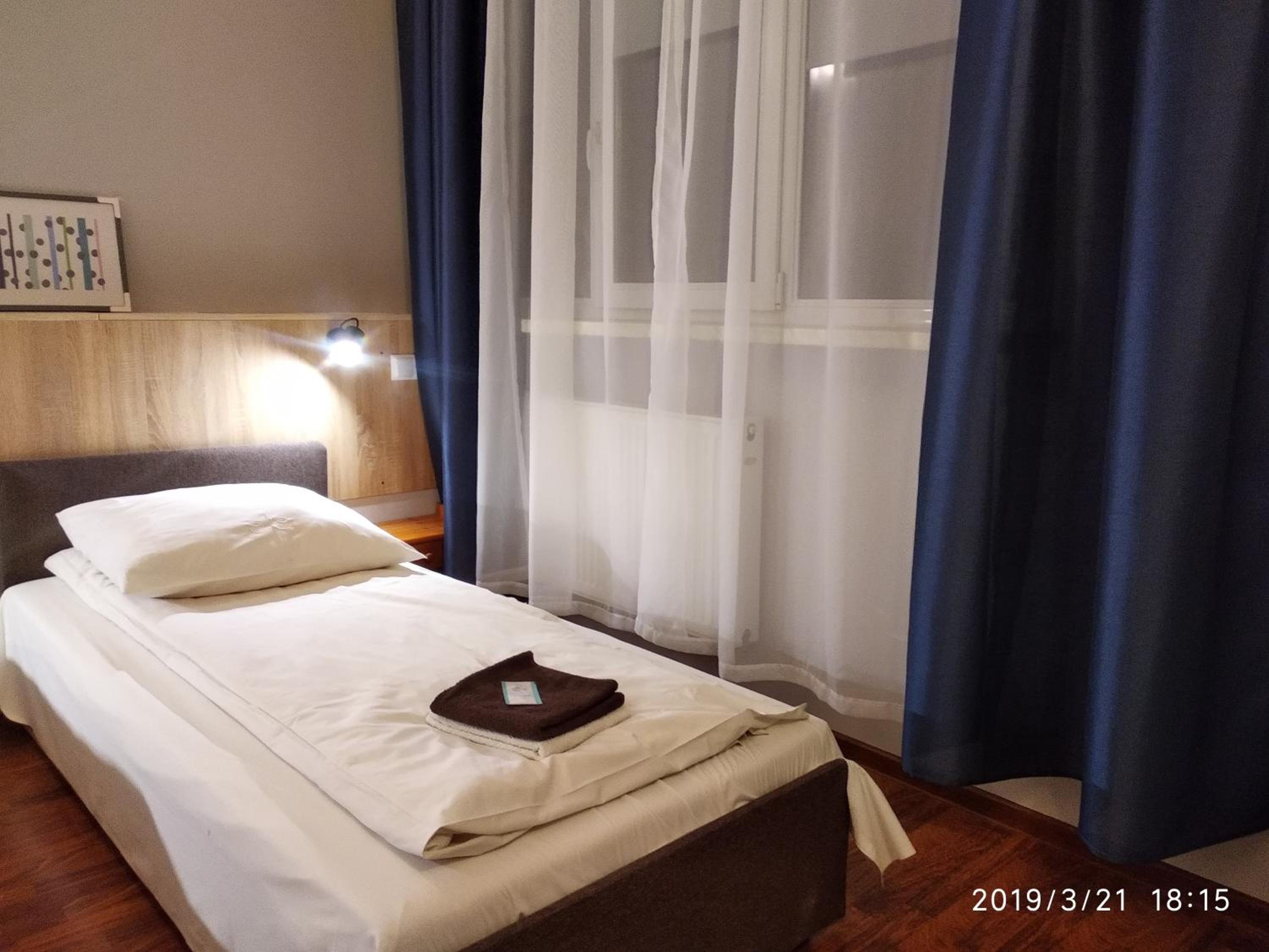 Standard Twin Room - Photo 1