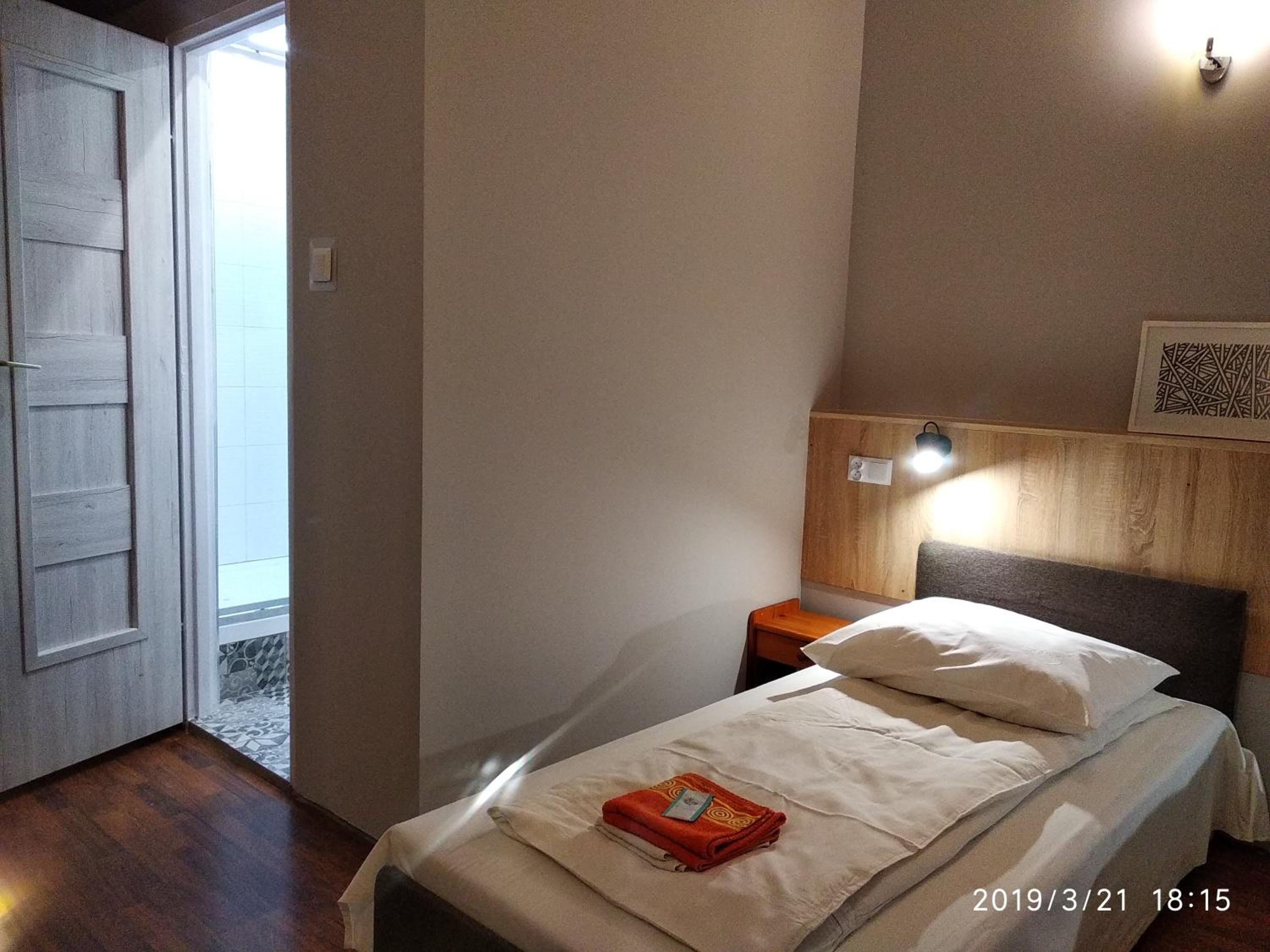 Standard Twin Room - Photo 2