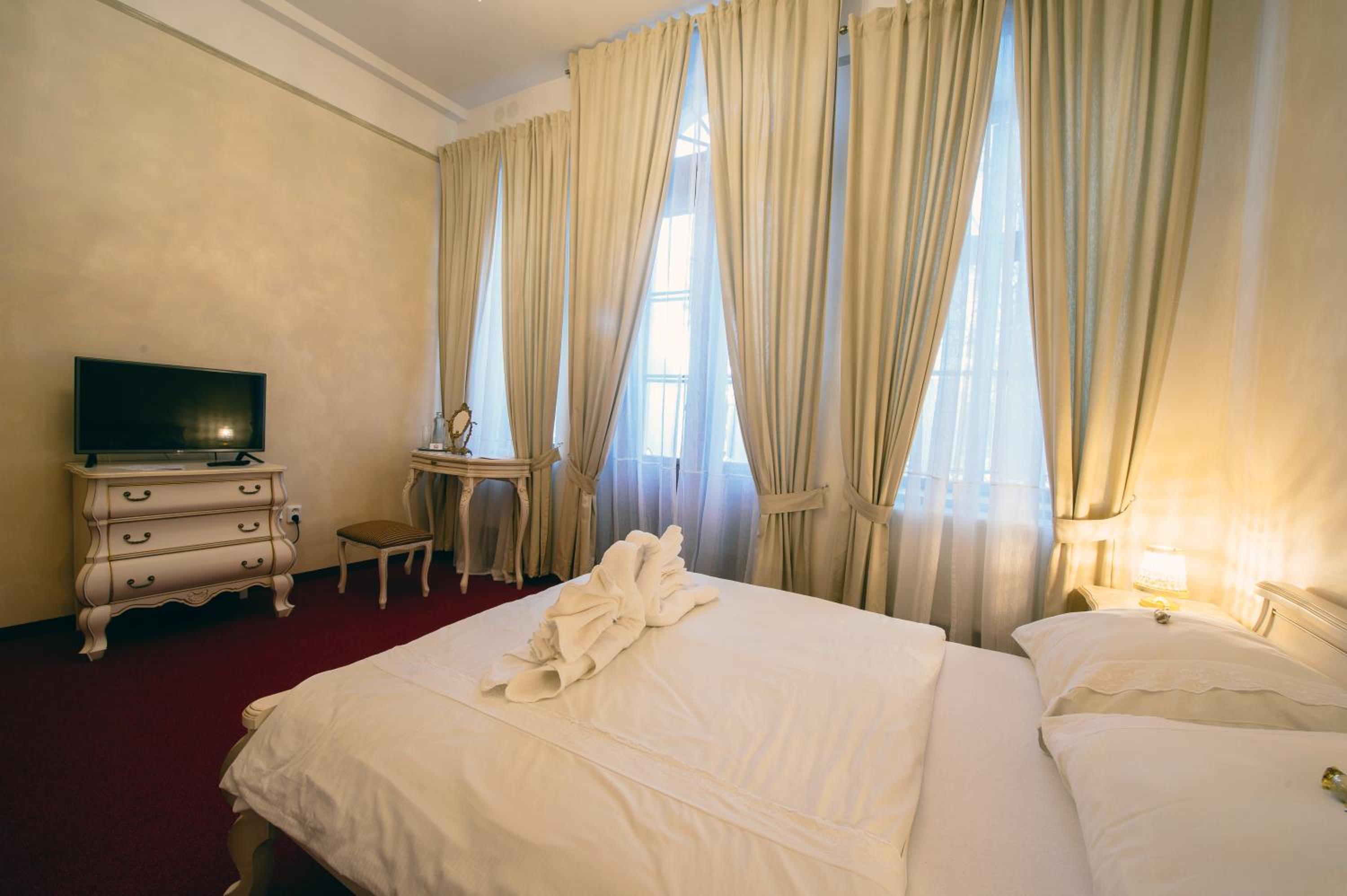 Deluxe Double Room with Balcony photo 1