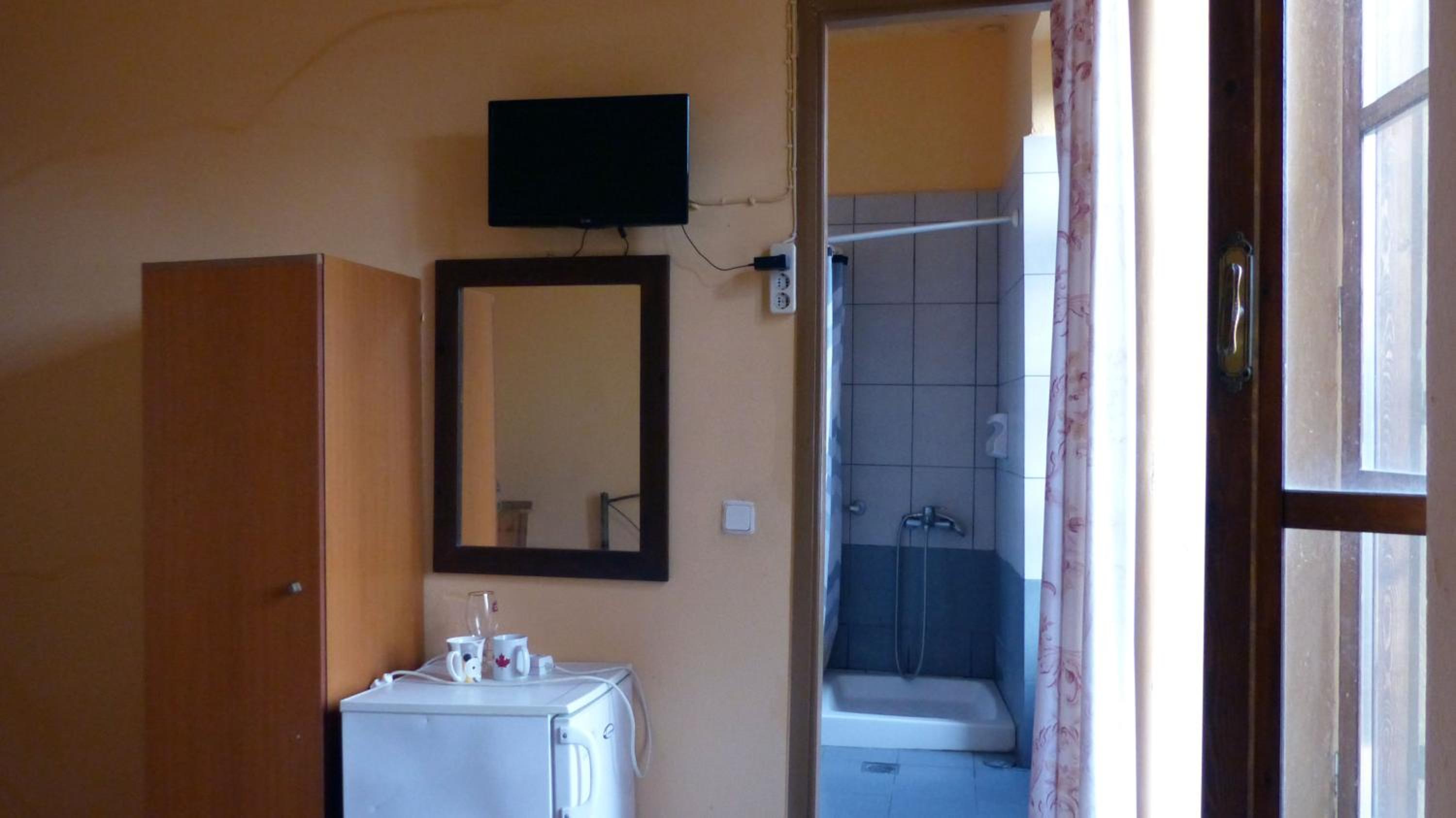 Double or Twin Room - Photo 5