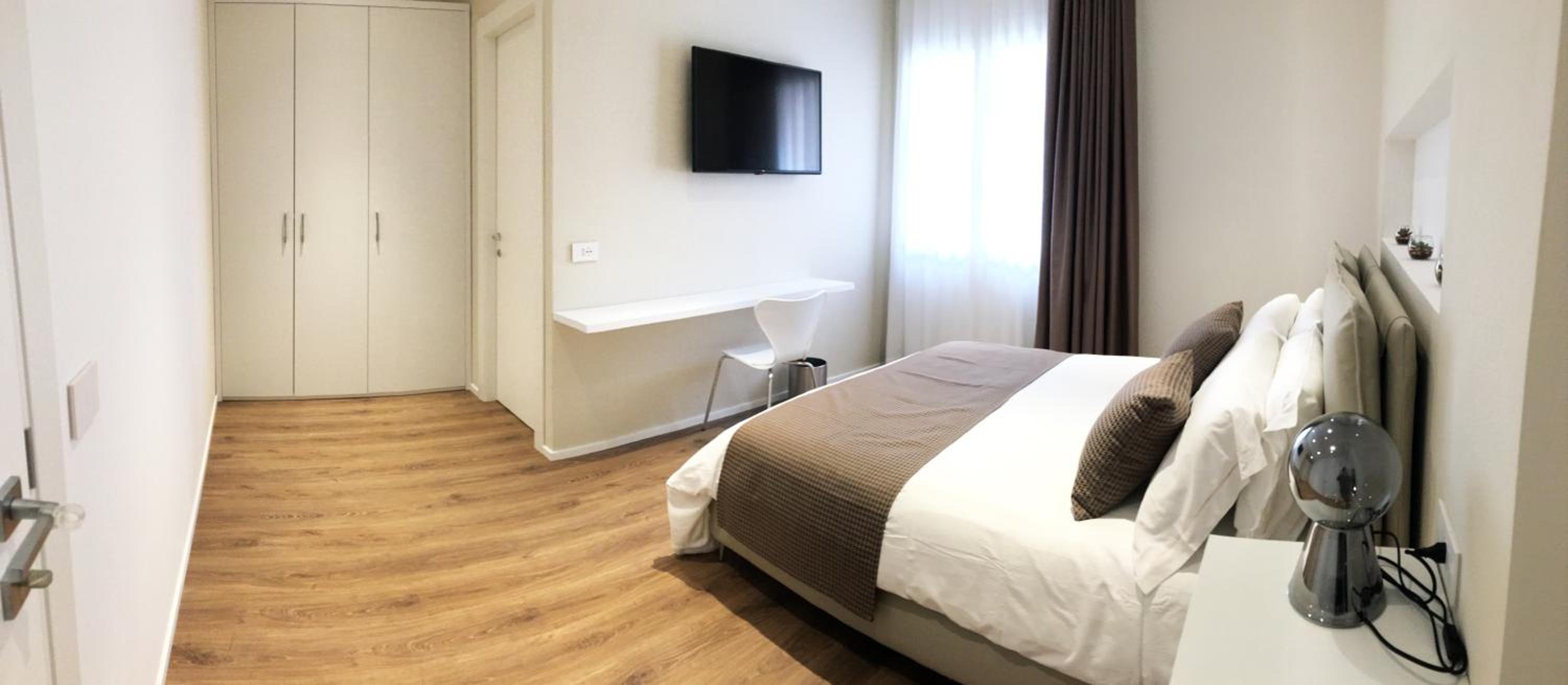 Deluxe Triple Room with Private Bathroom