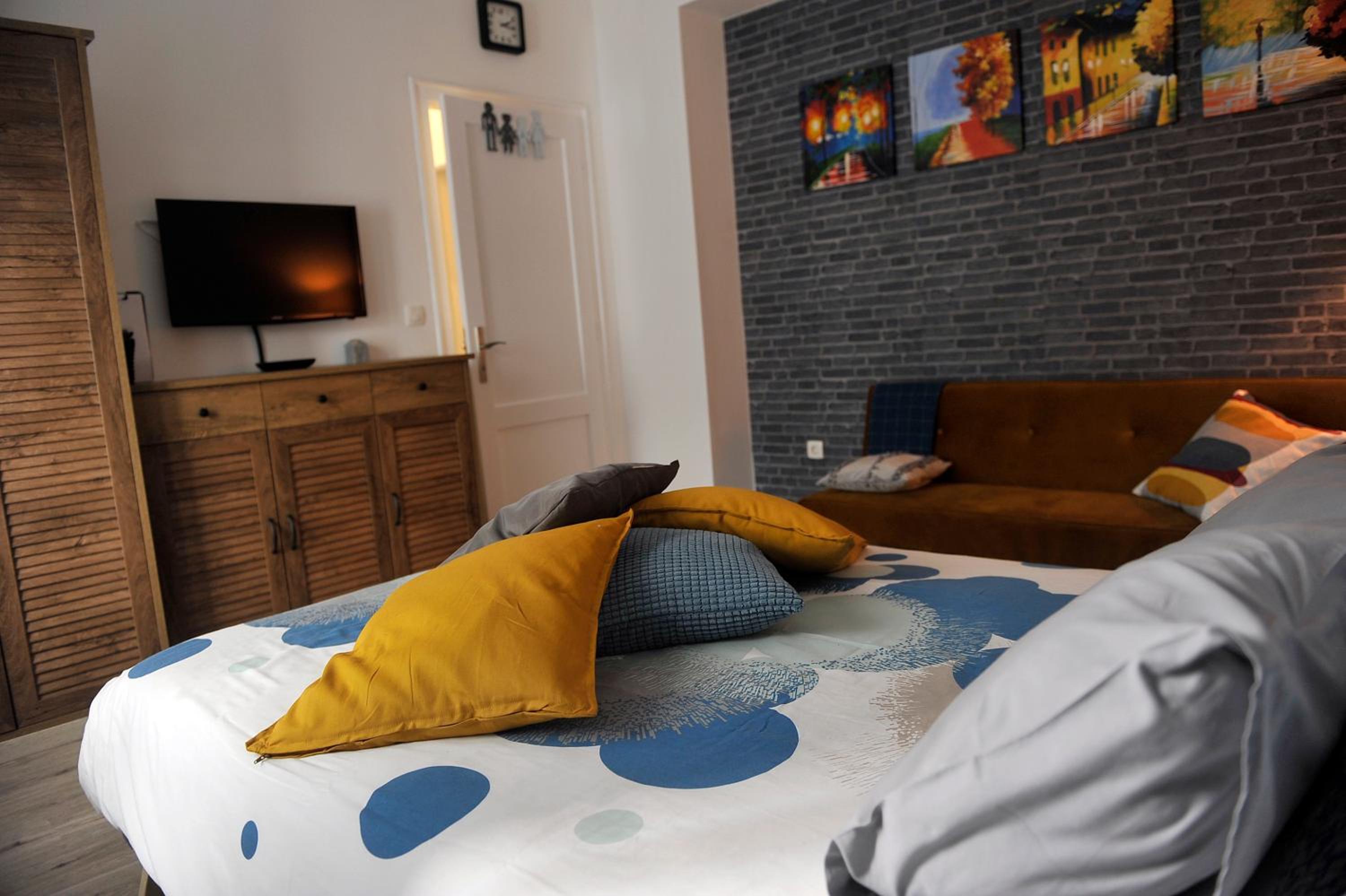 Studio Apartment - Photo 15