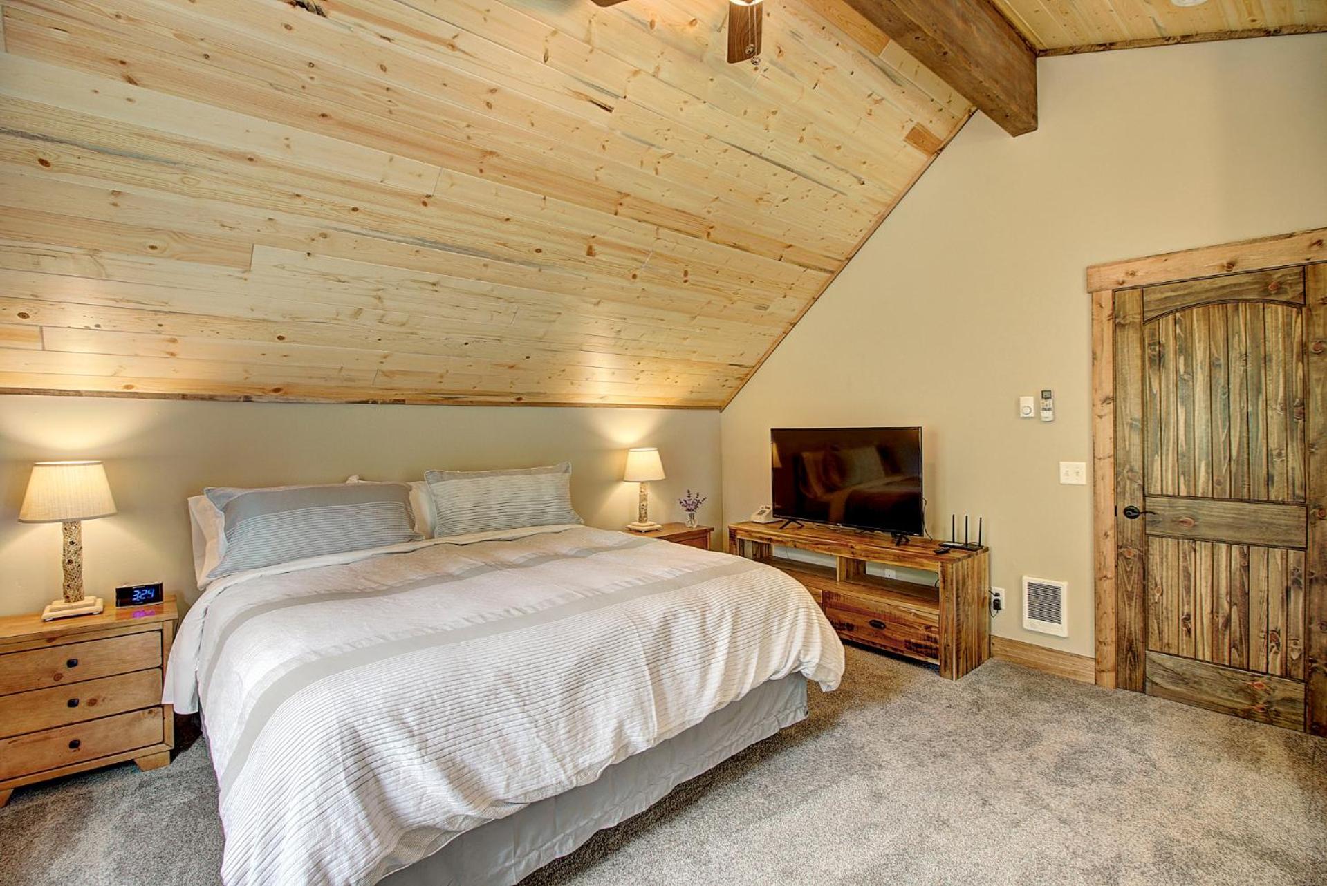 Tamarack Cabin photo 2