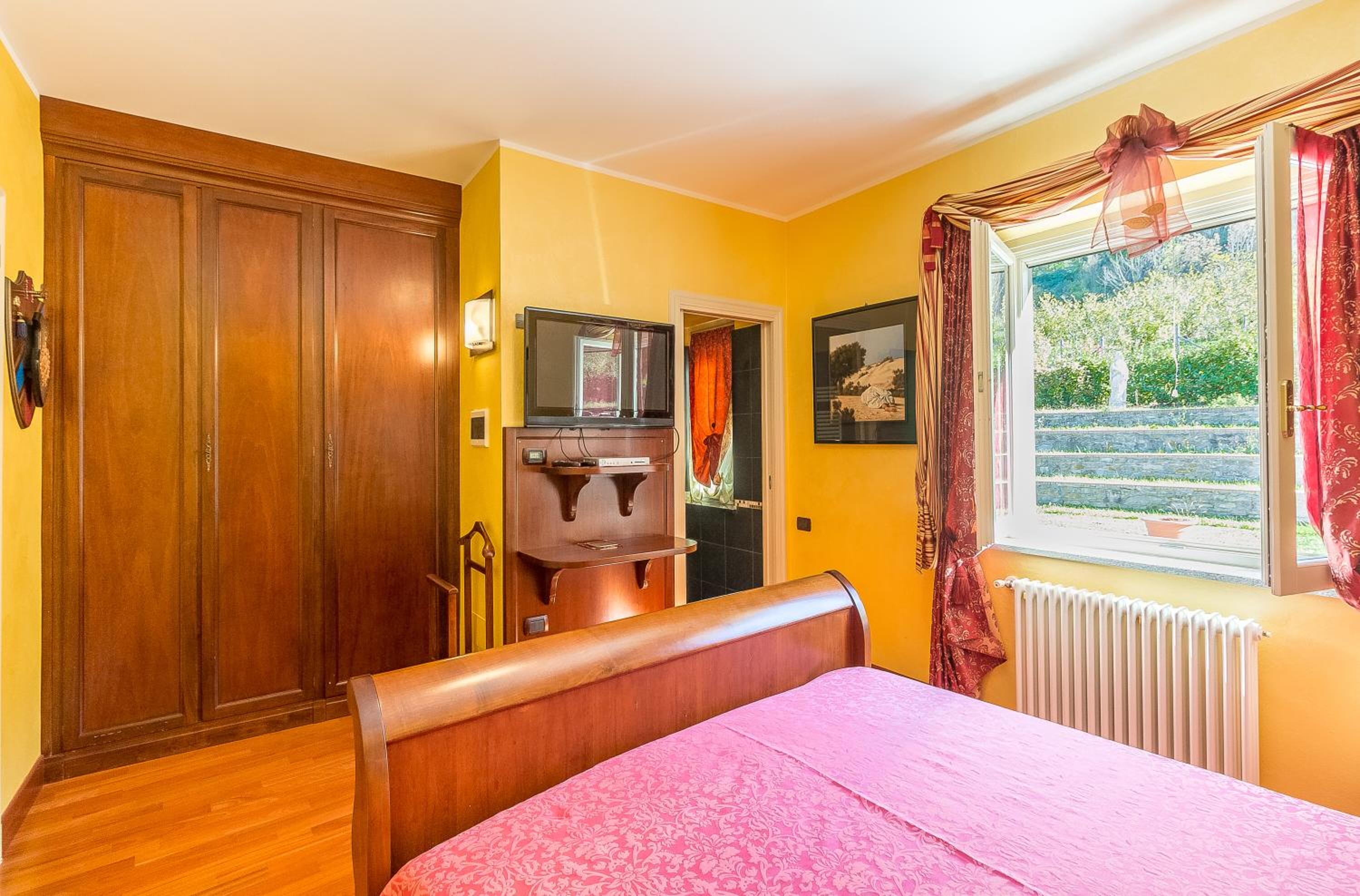 Deluxe Room - Photo 6