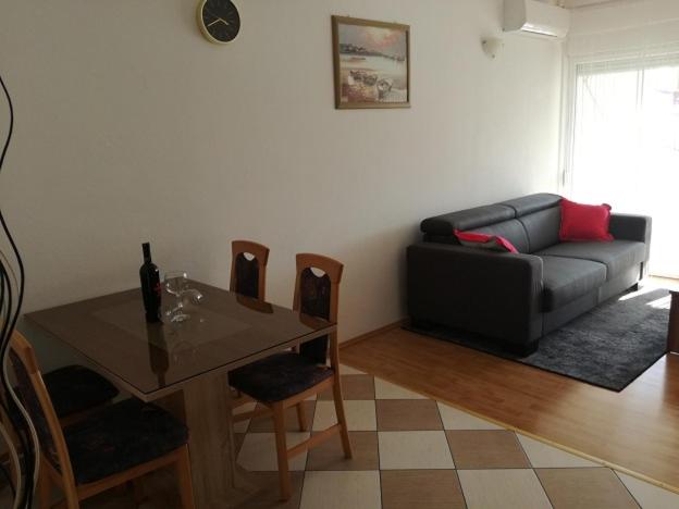One-Bedroom Apartment with Balcony - Photo 19