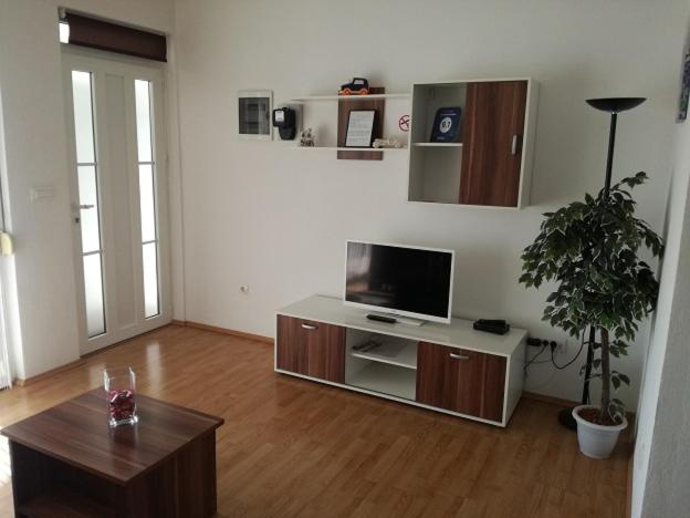One-Bedroom Apartment with Balcony - Photo 17