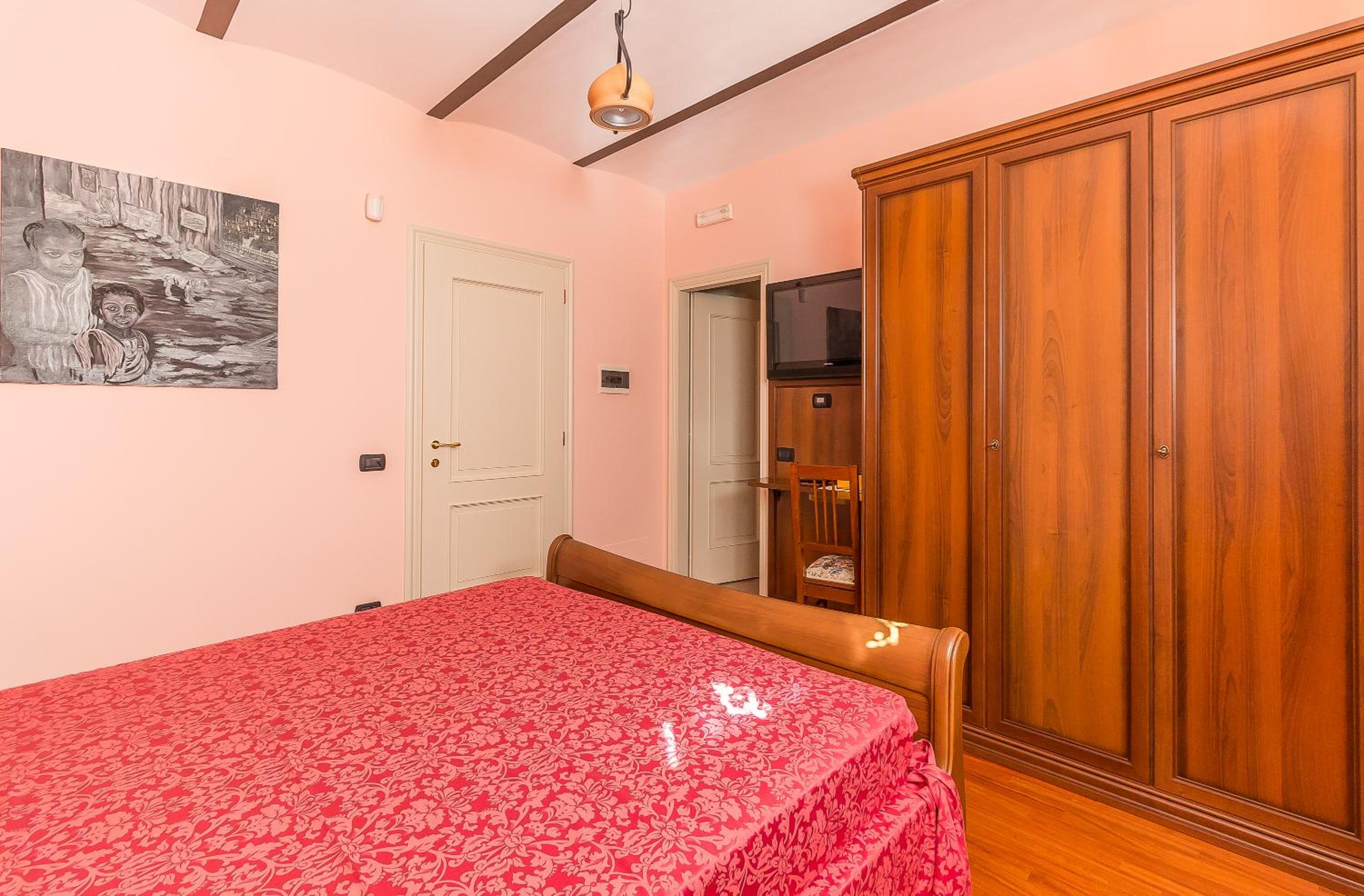 Standard Double Room - Photo 9