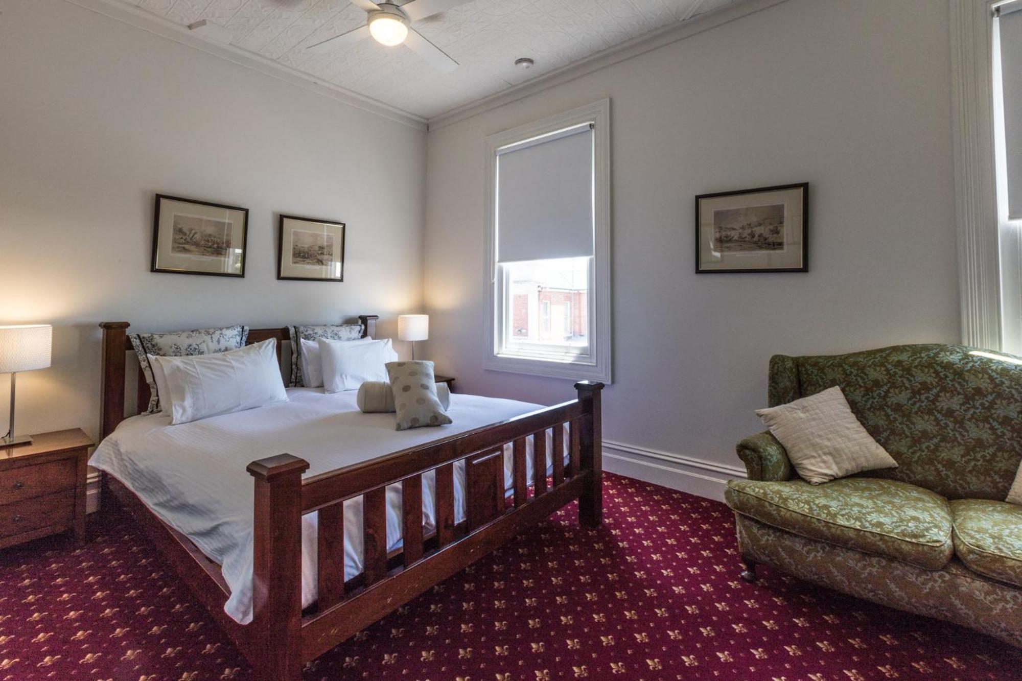 Deluxe King Suite photo 2