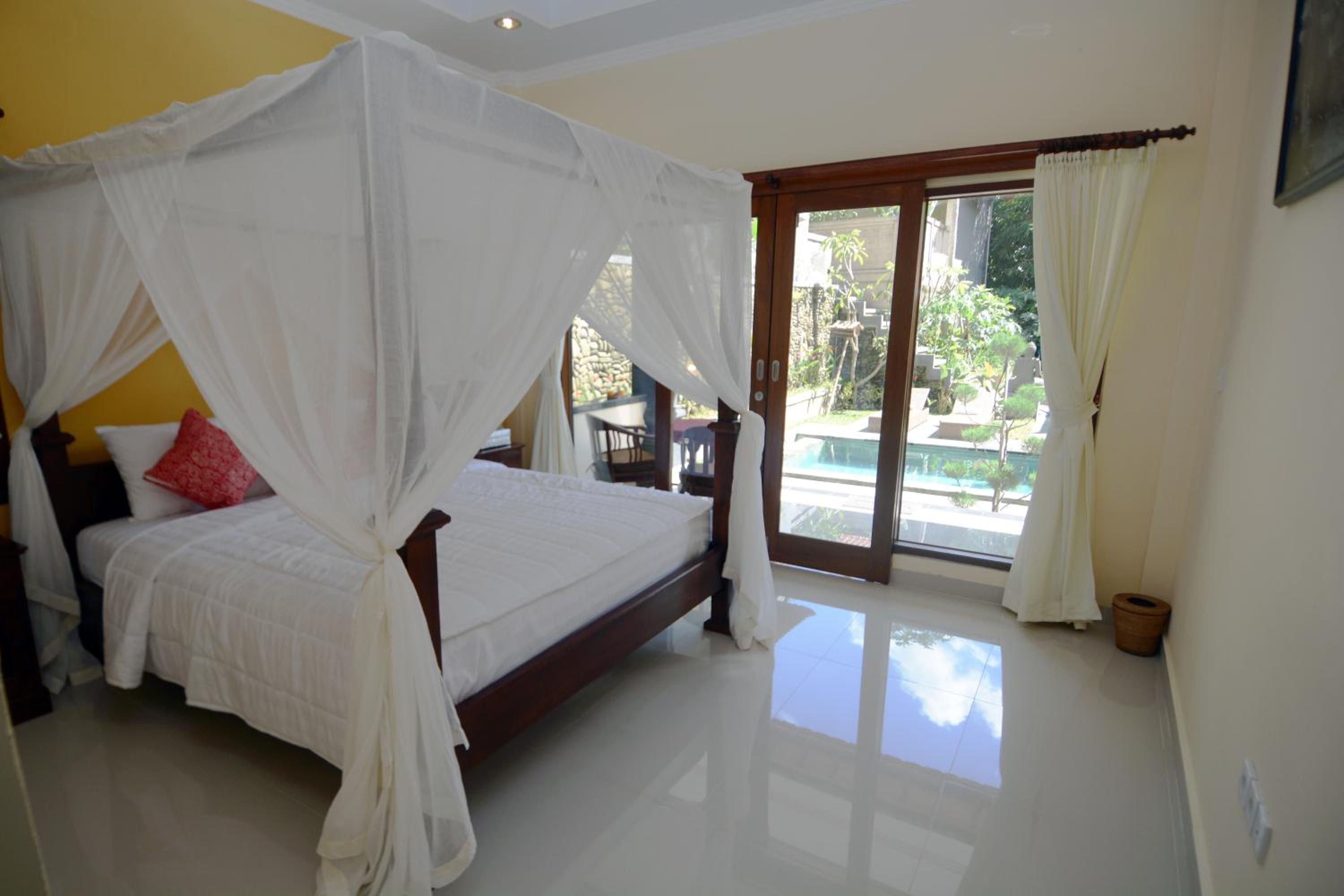 Double Room with Pool View - Photo 1