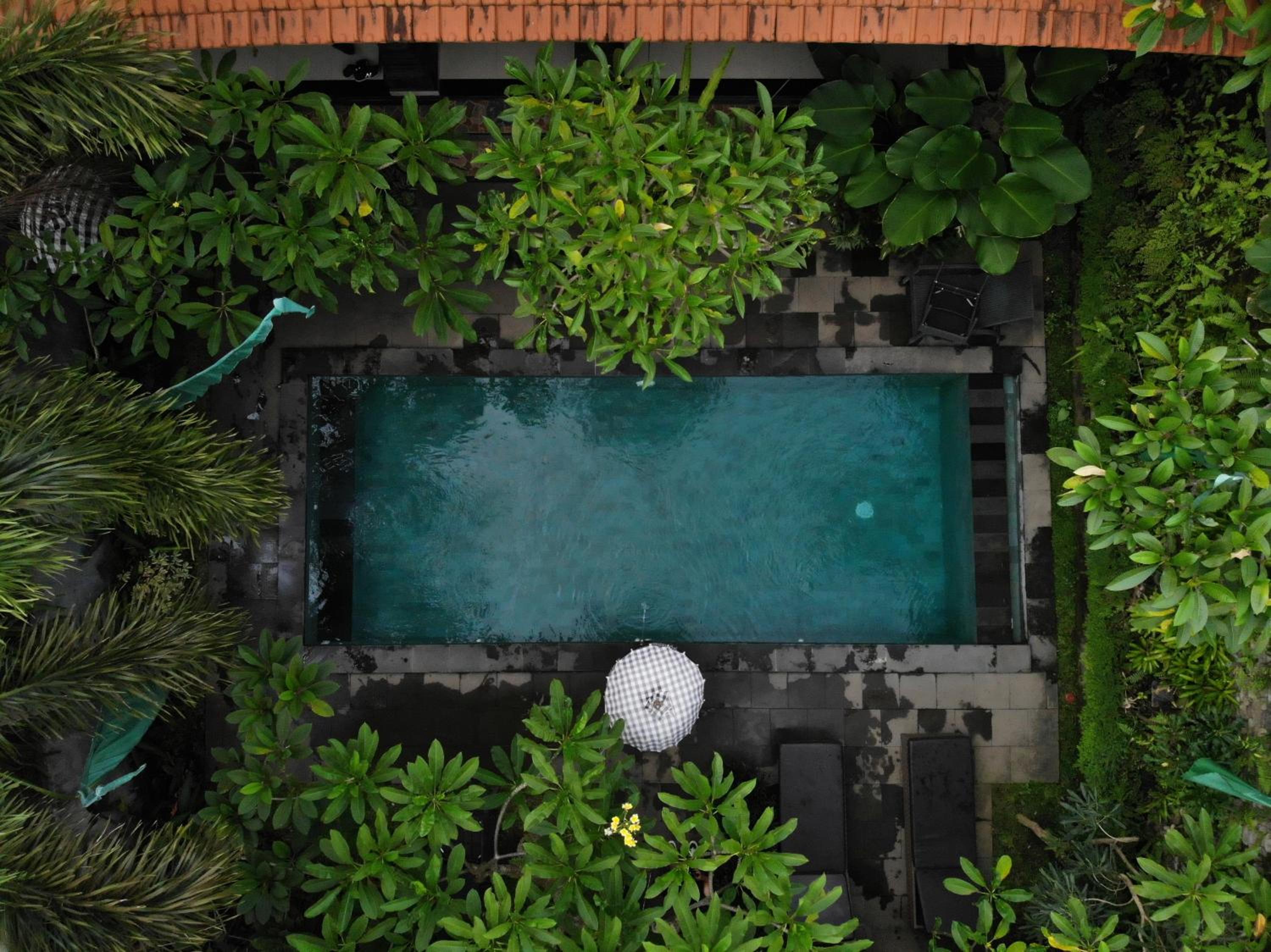 Double Room with Pool View - Photo 2