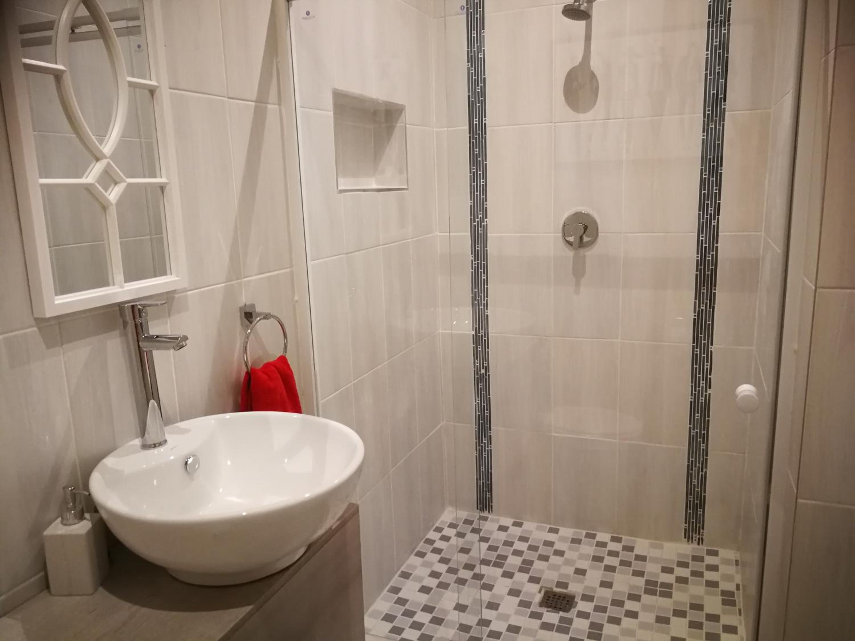 Deluxe Double Room with Shower - Photo 12