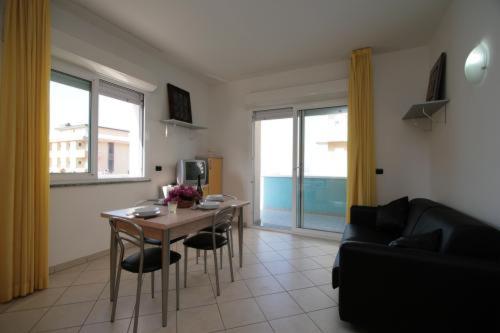 One-Bedroom Apartment (6 Adults) - Photo 23
